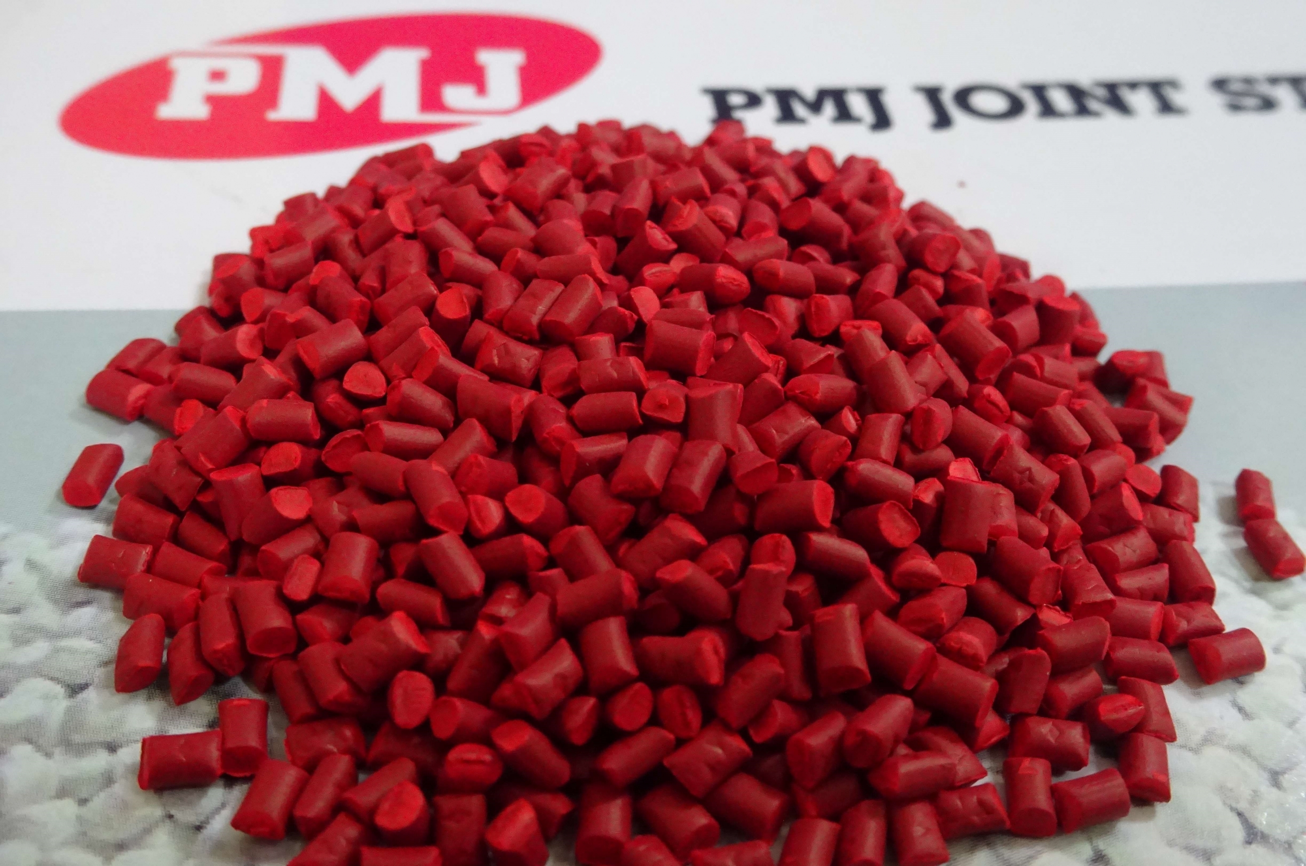 RED MASTERBATCH PM 4042