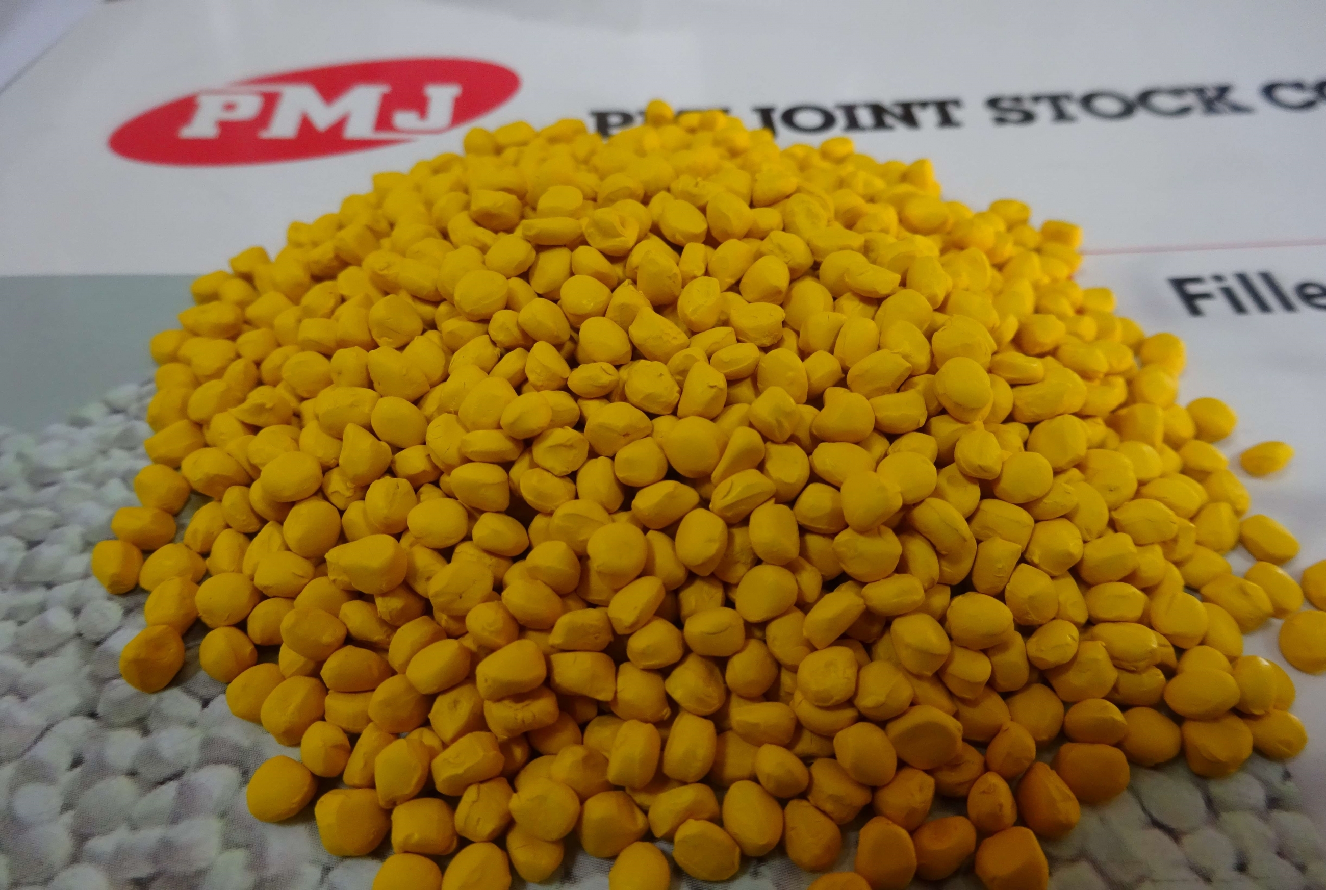 YELLOW MASTERBATCH PM 2045