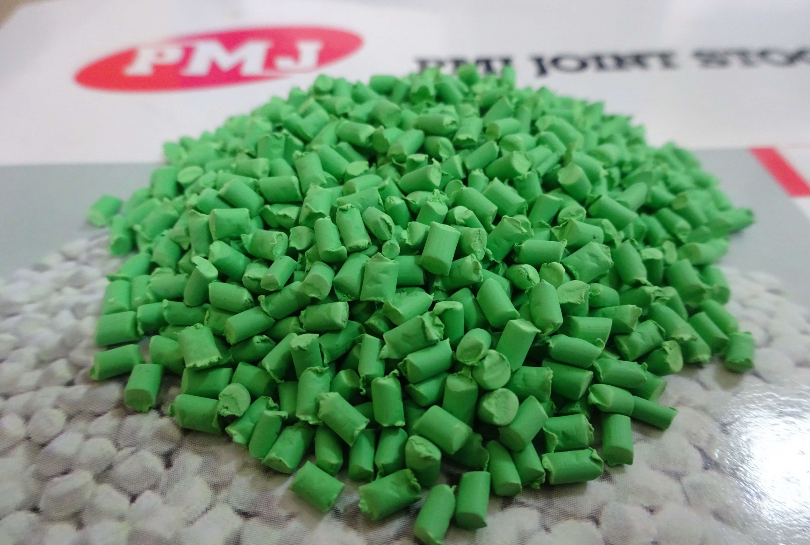 GREEN MASTERBATCH PM 5167B