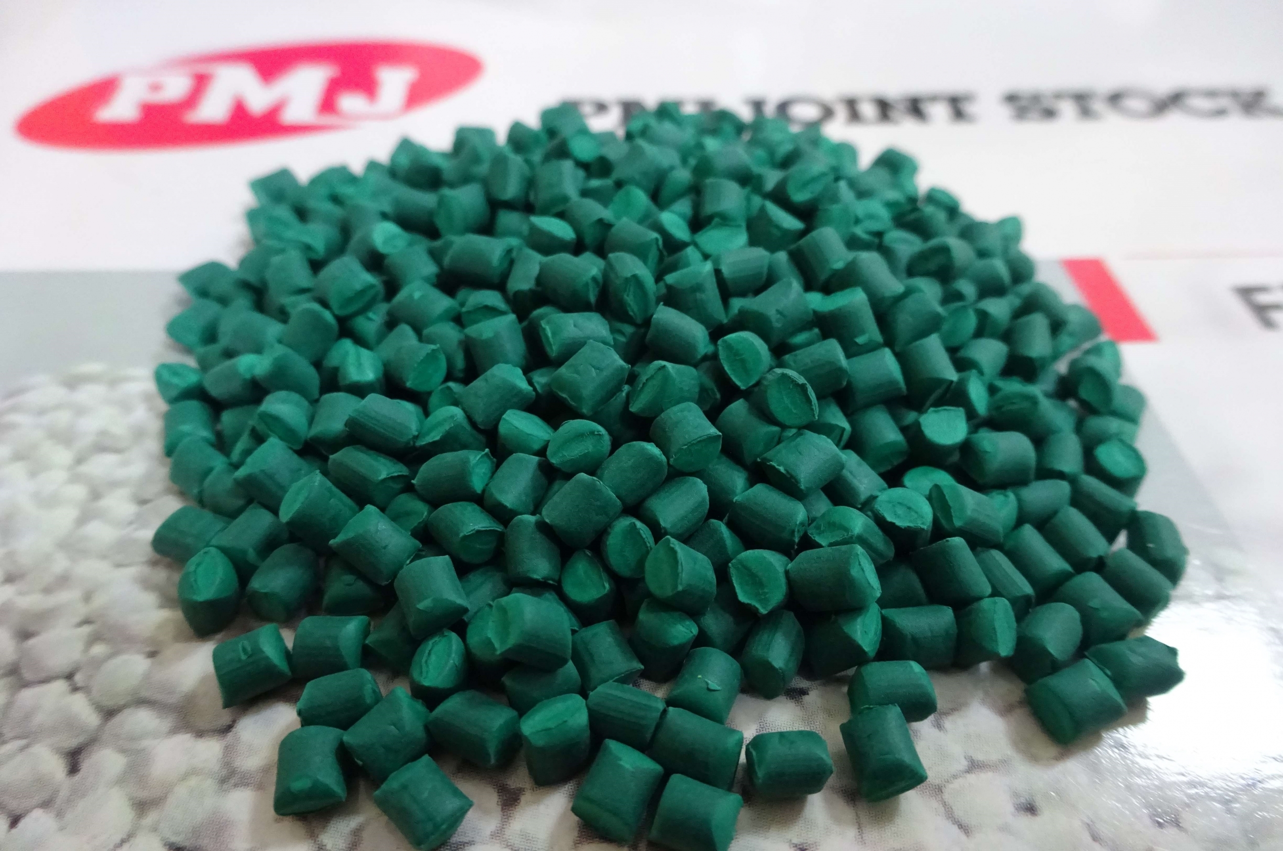 GREEN MASTERBATCH PM 5001B