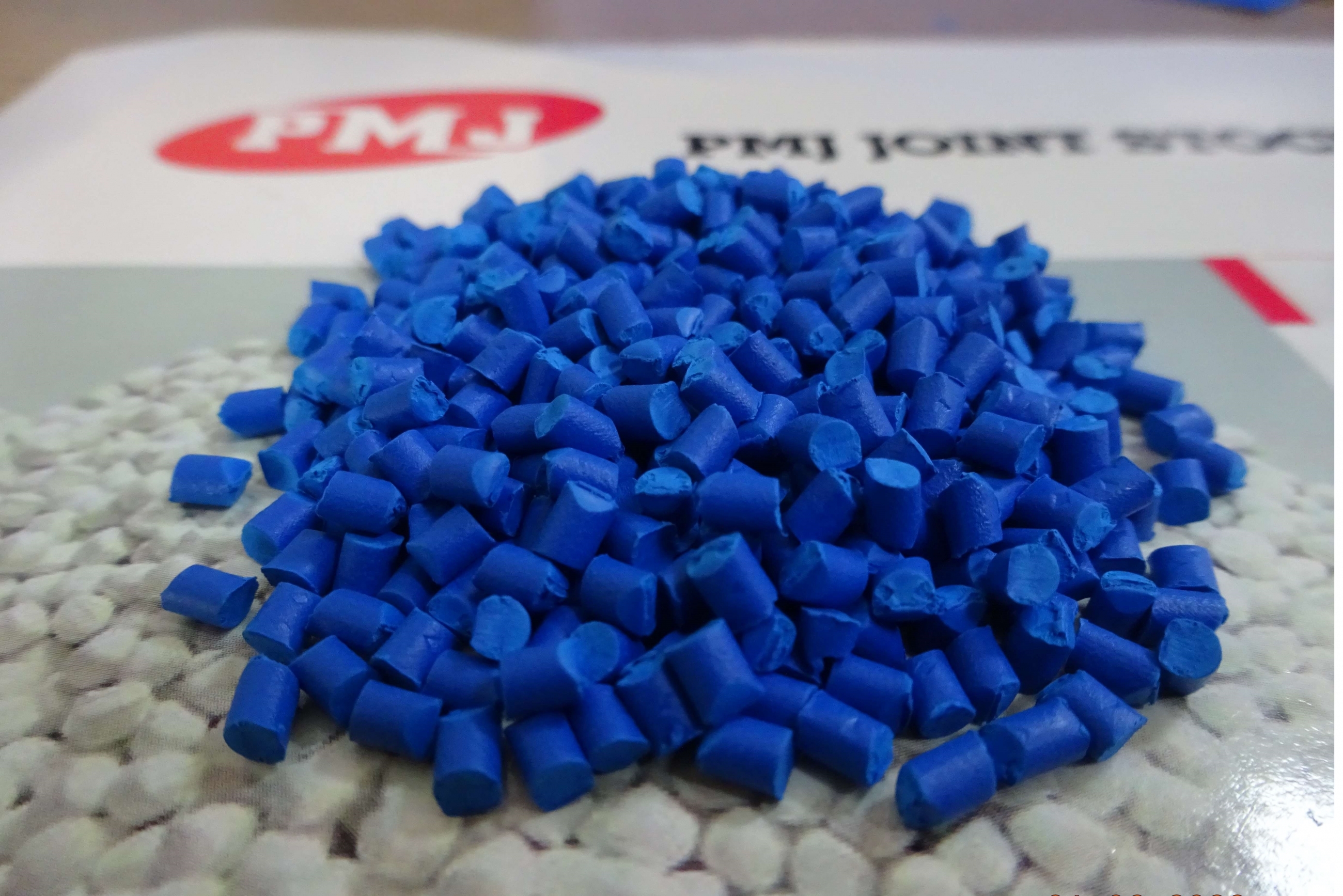 BLUE MASTERBATCH PM 7011