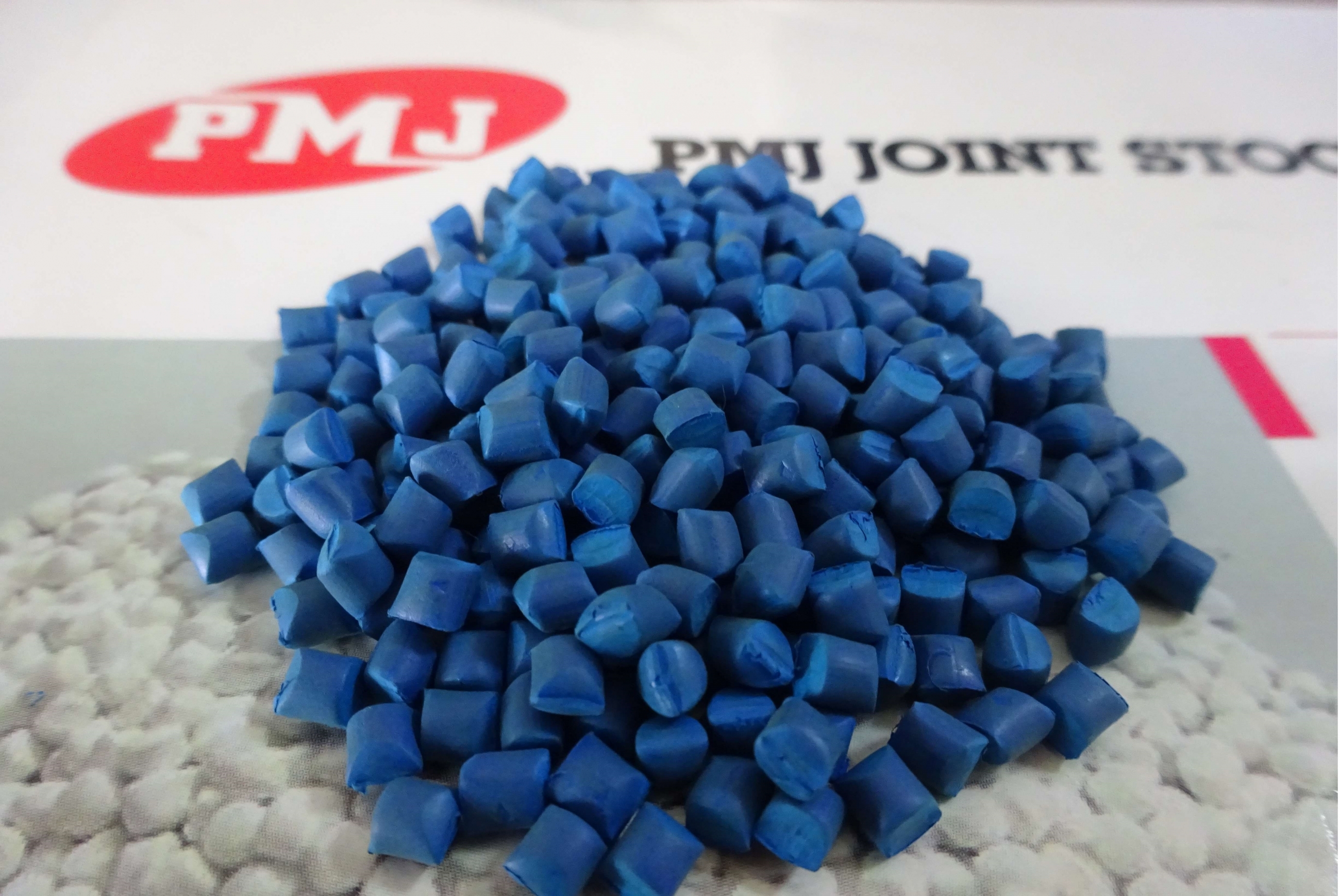 BLUE MASTERBATCH PM 7008B