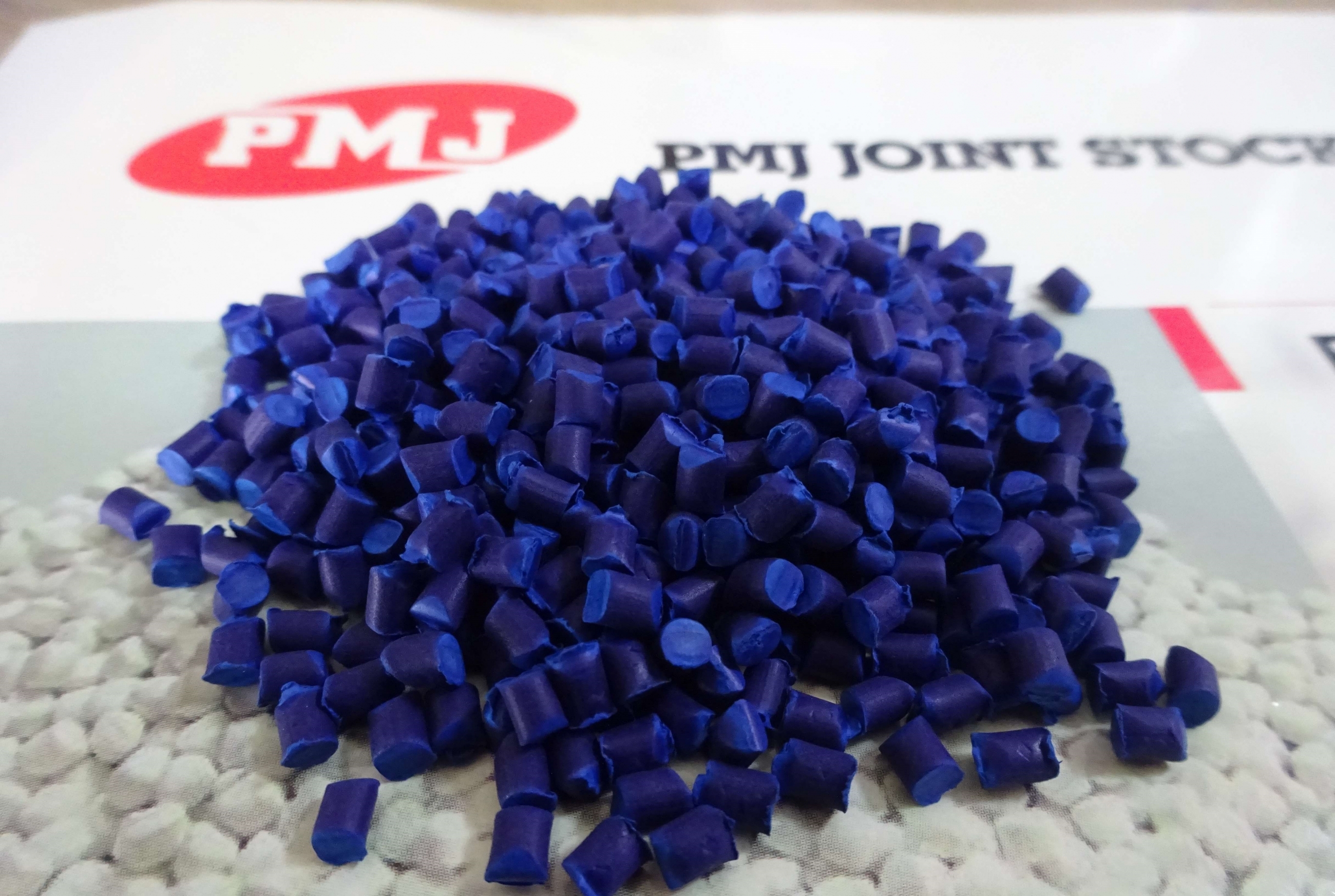 BLUE MASTERBATCH PM 703