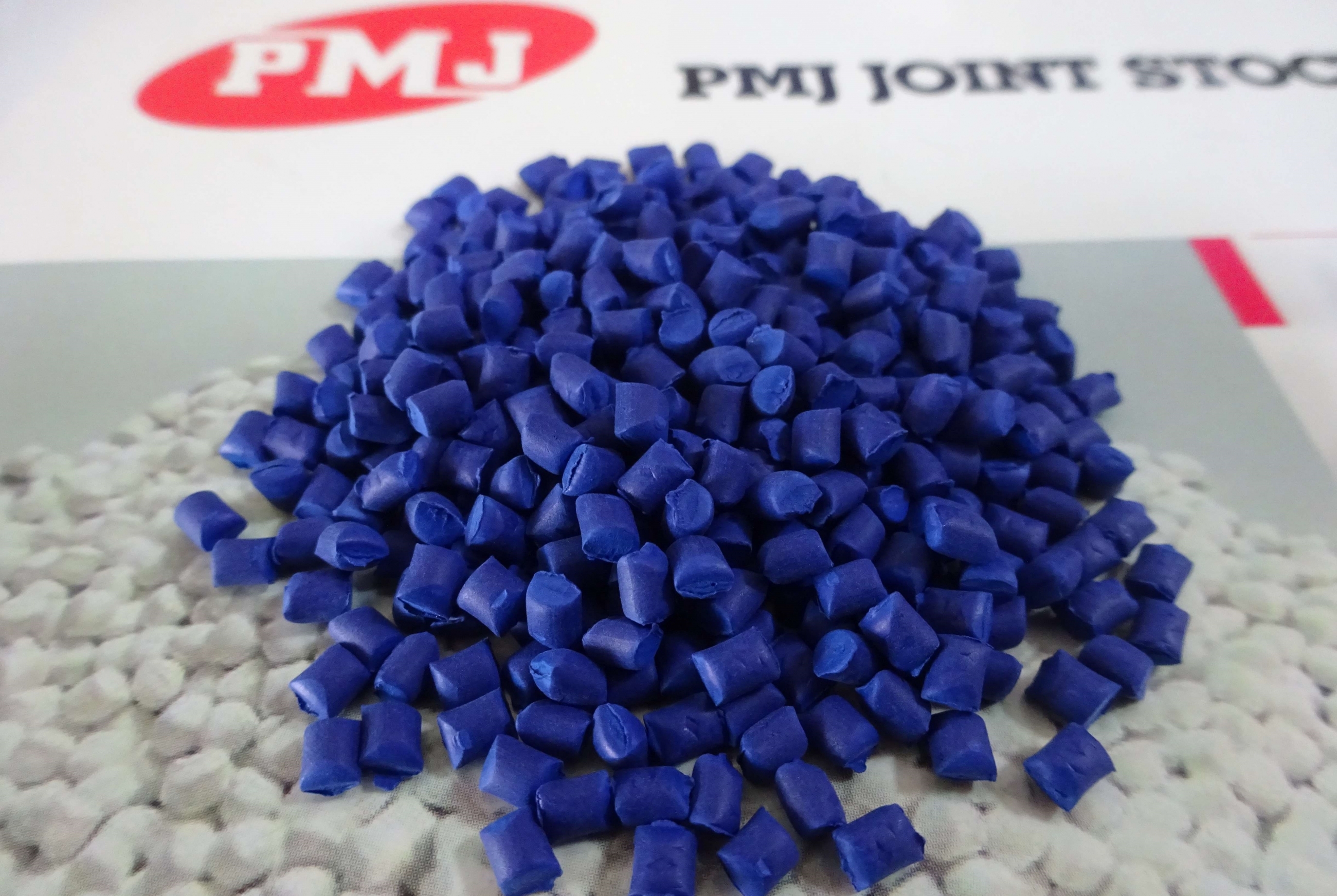 BLUE MASTERBATCH PM 7002B