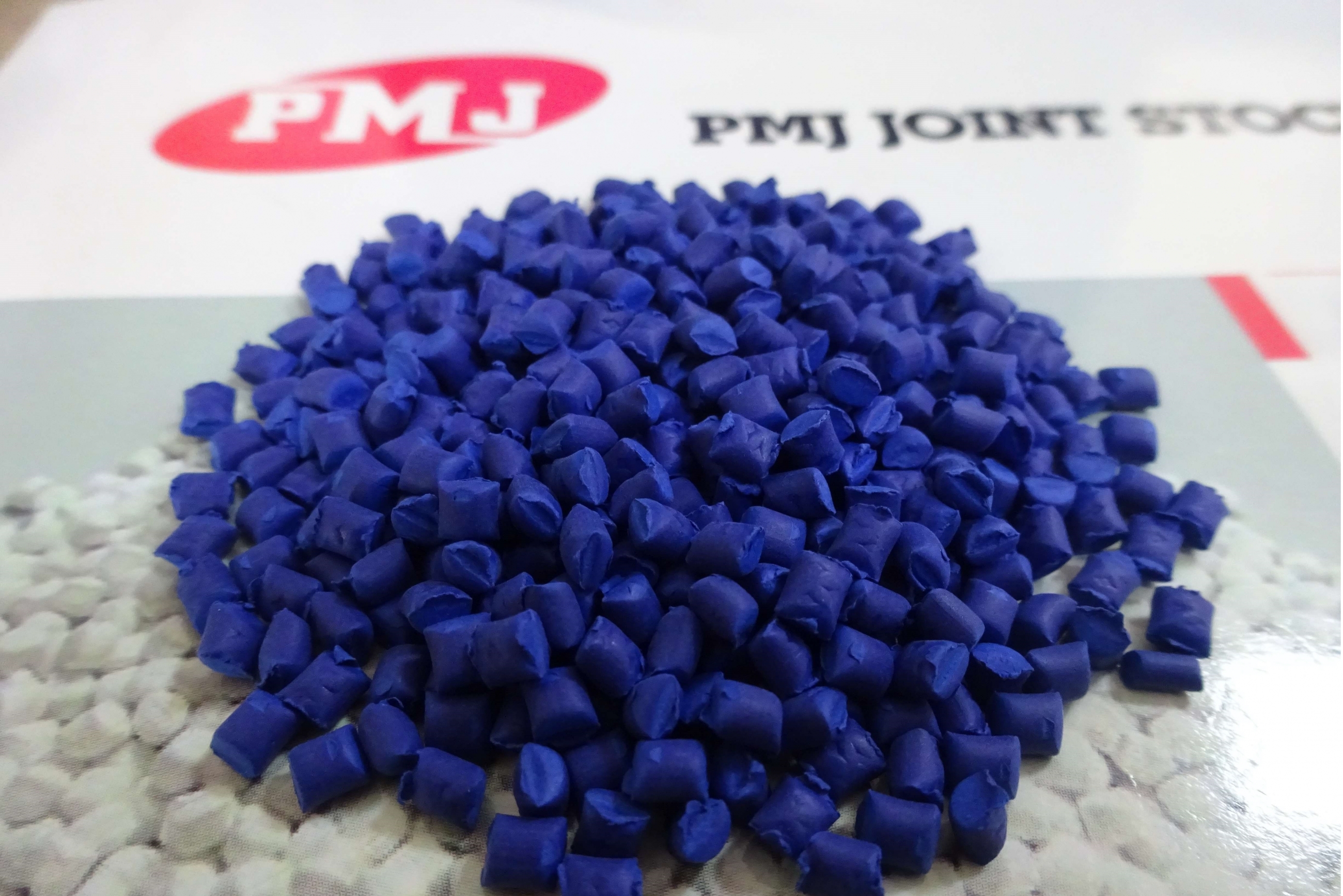 BLUE MASTERBATCH PM 7002