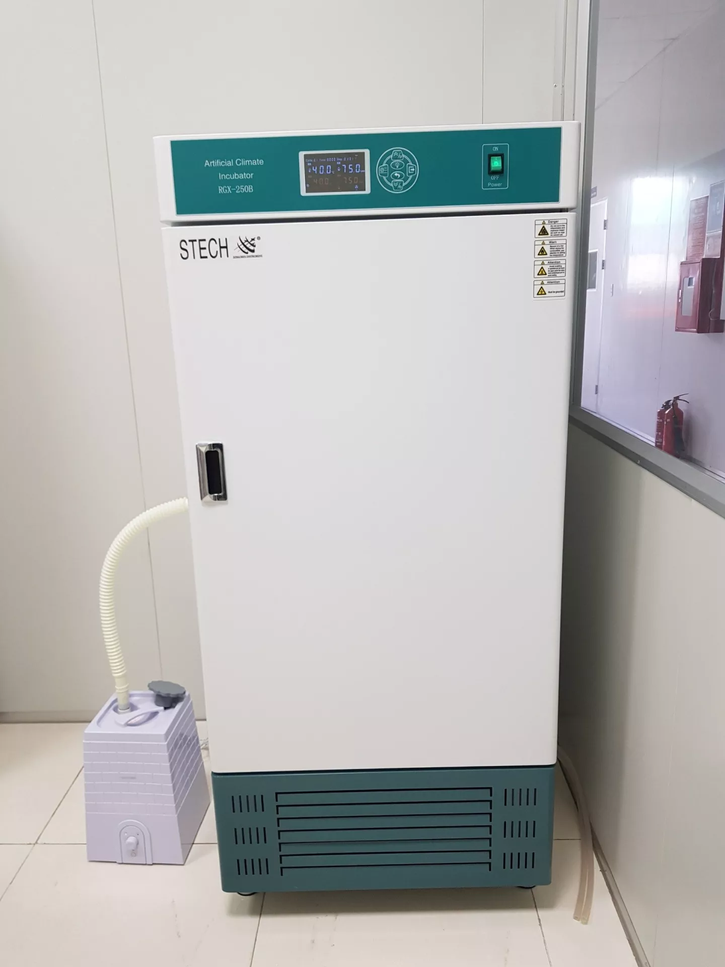 Tủ vi khí hậu – tủ sinh trưởng 350 lít (có ánh sáng) RGX-350B XINGCHEN