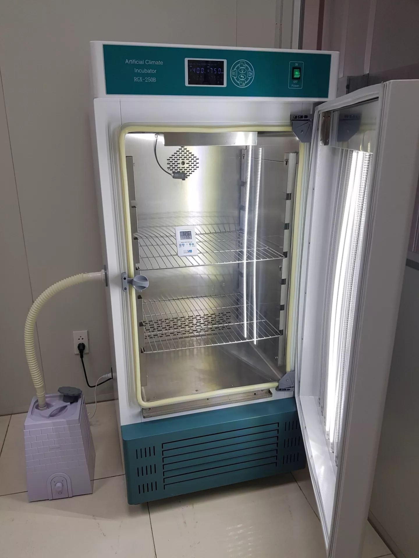 Tủ vi khí hậu – tủ sinh trưởng 250 lít (có ánh sáng) RGX-250B XINGCHEN