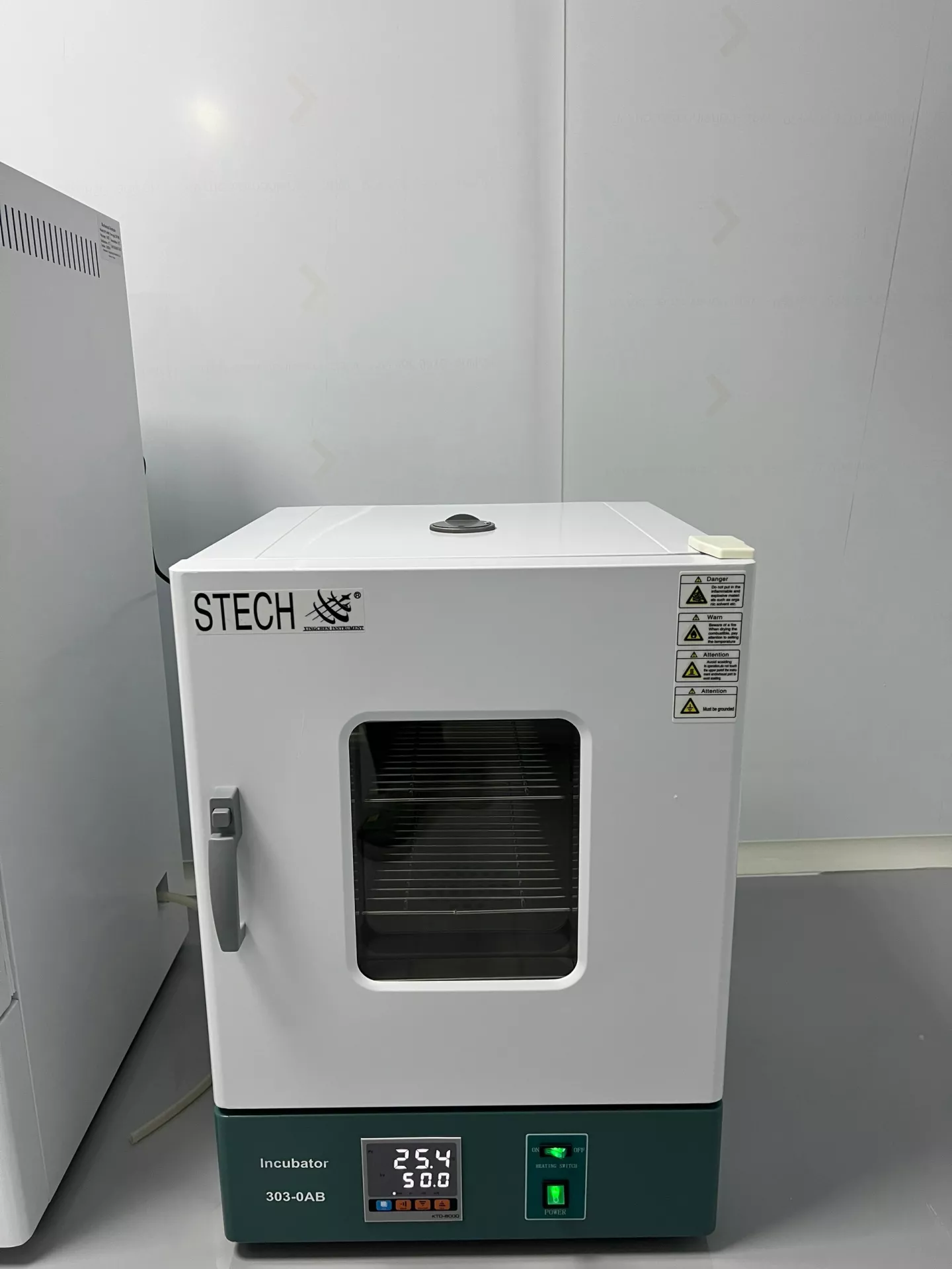 Tủ ấm 45 lít (lòng tủ Inox, có quạt đối lưu) 303-0AB XINGCHEN
