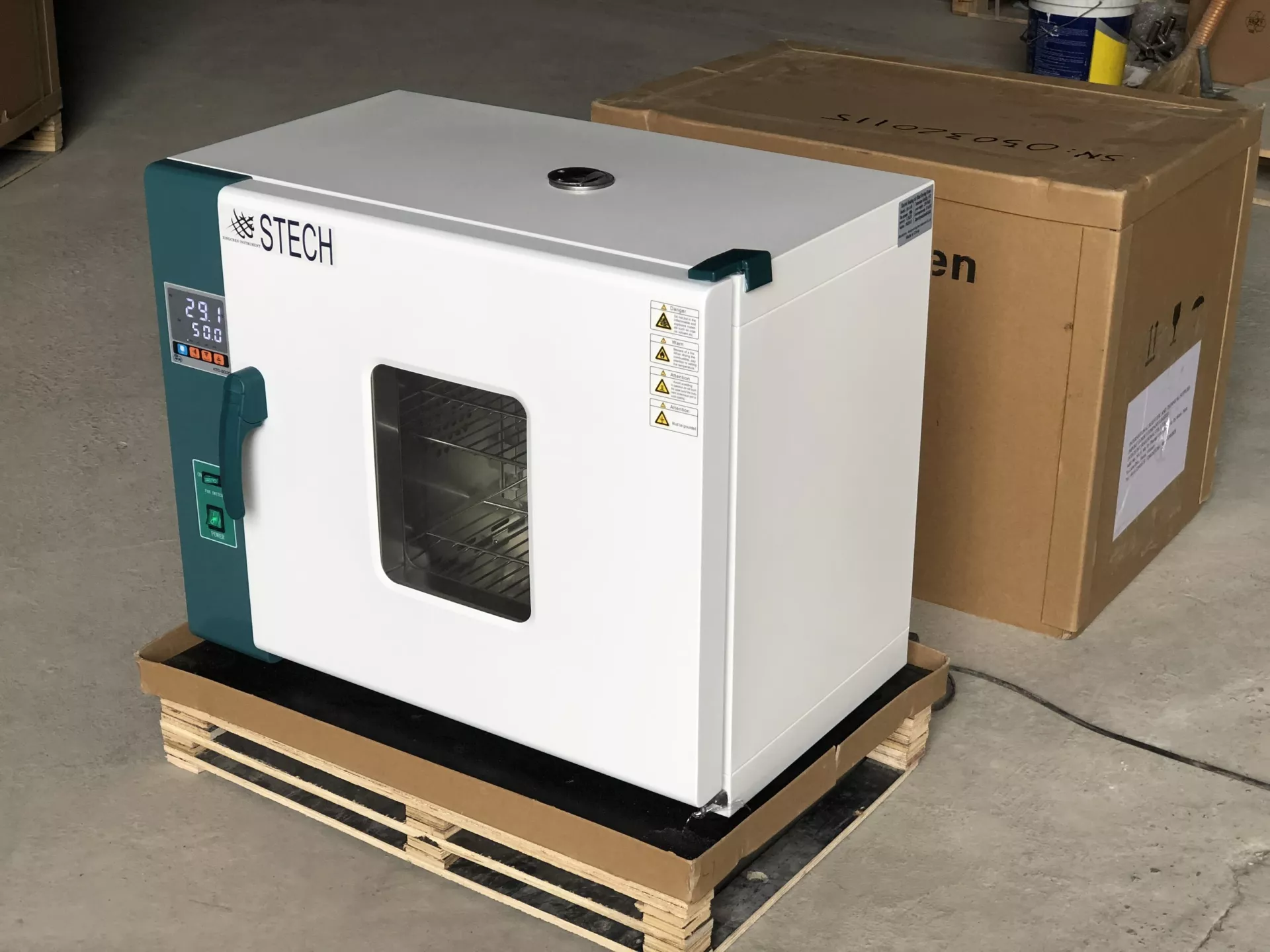 Tủ sấy 125 lít (lòng tủ bằng thép) 101-2A XINGCHEN