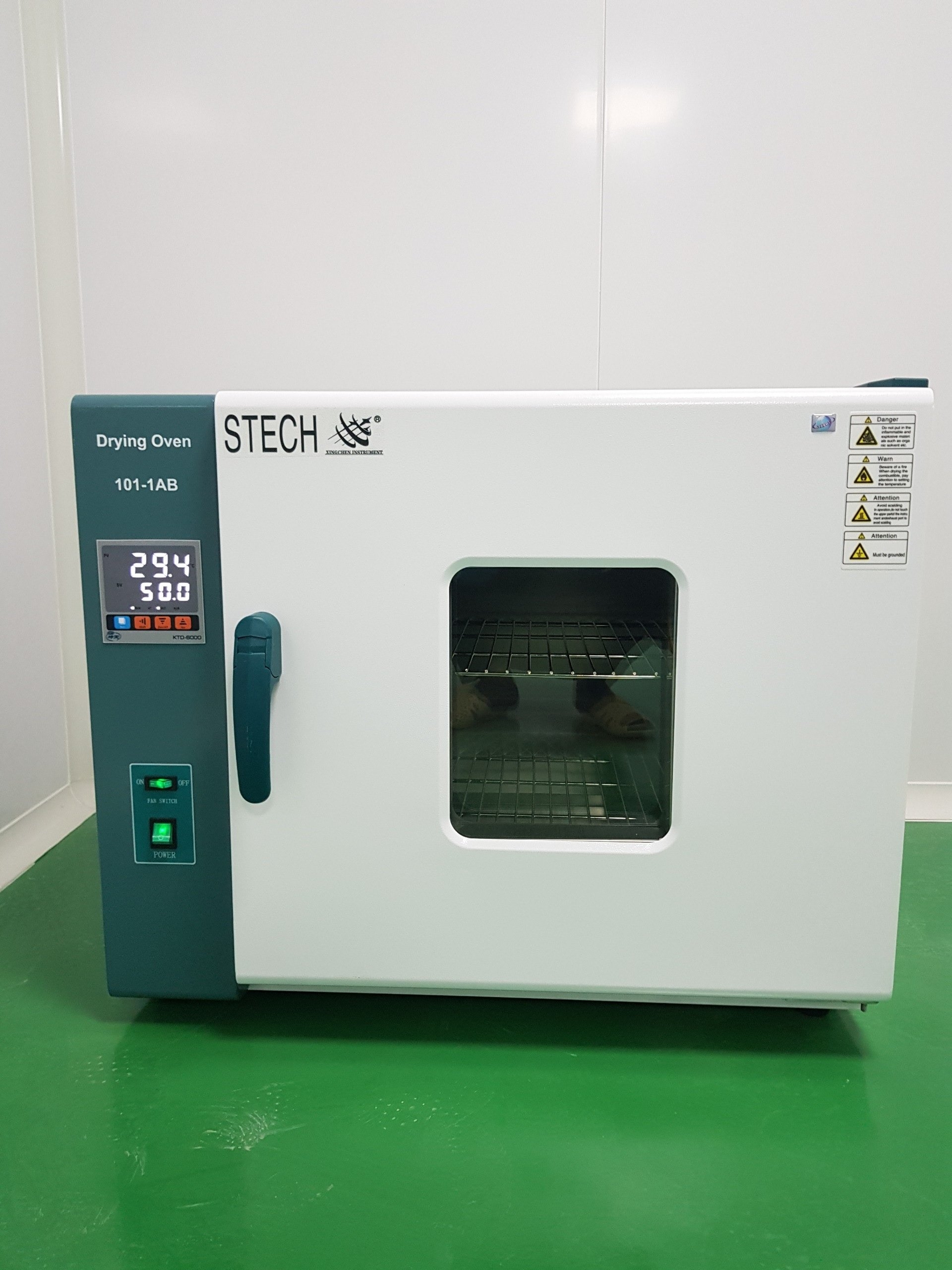 Tủ sấy 72 lít (lòng tủ bằng Inox) 101-1AB XINGCHEN