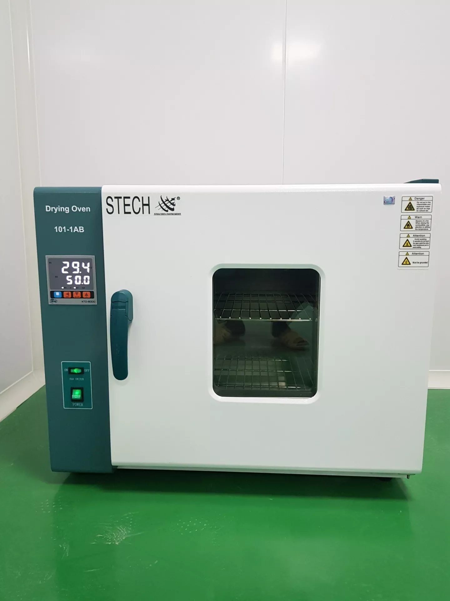 Tủ sấy 72 lít (lòng tủ bằng Inox) 101-1AB XINGCHEN