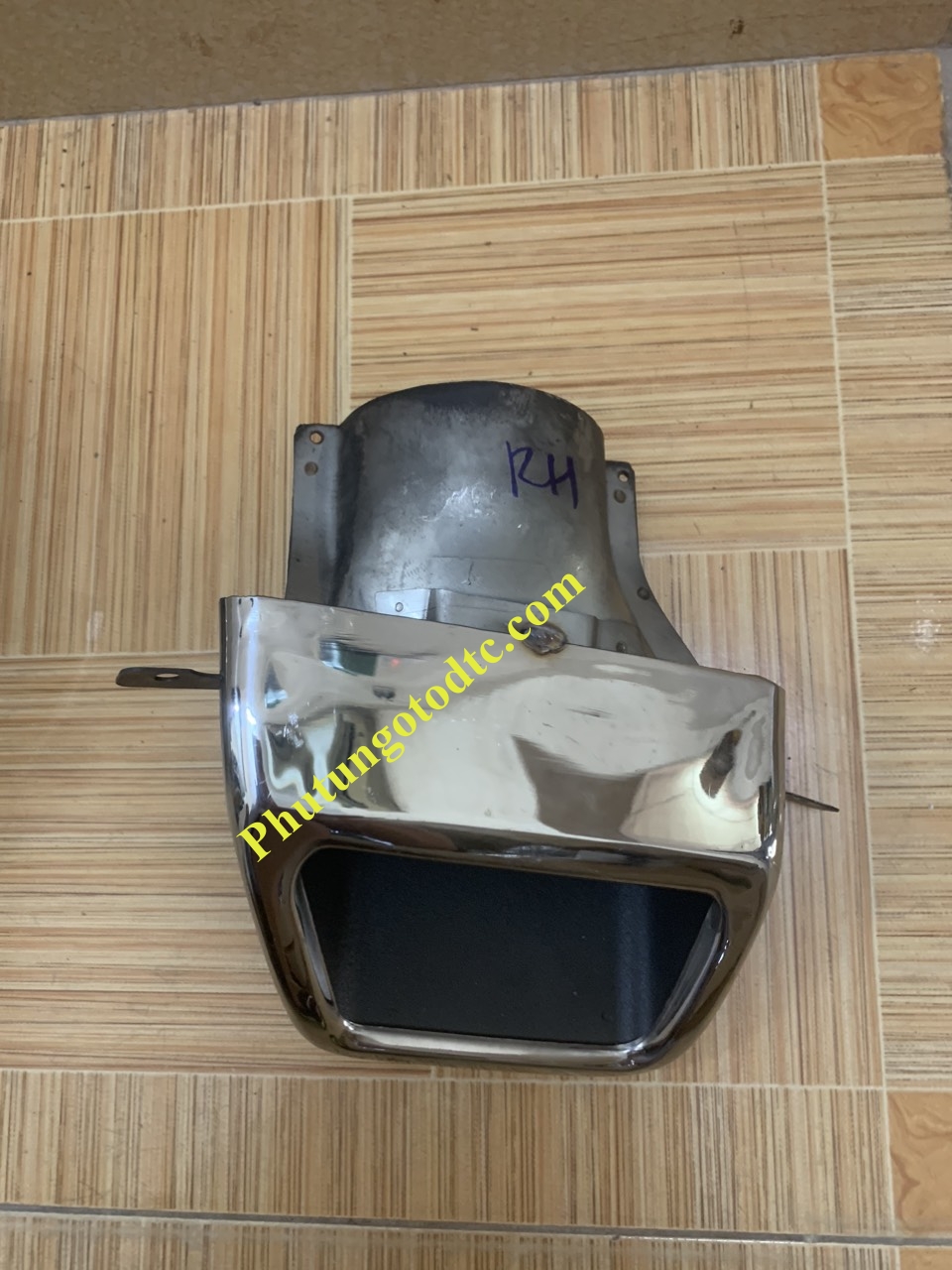 ỐP CHIA BÔ PHẢI PEUGEOT 2008