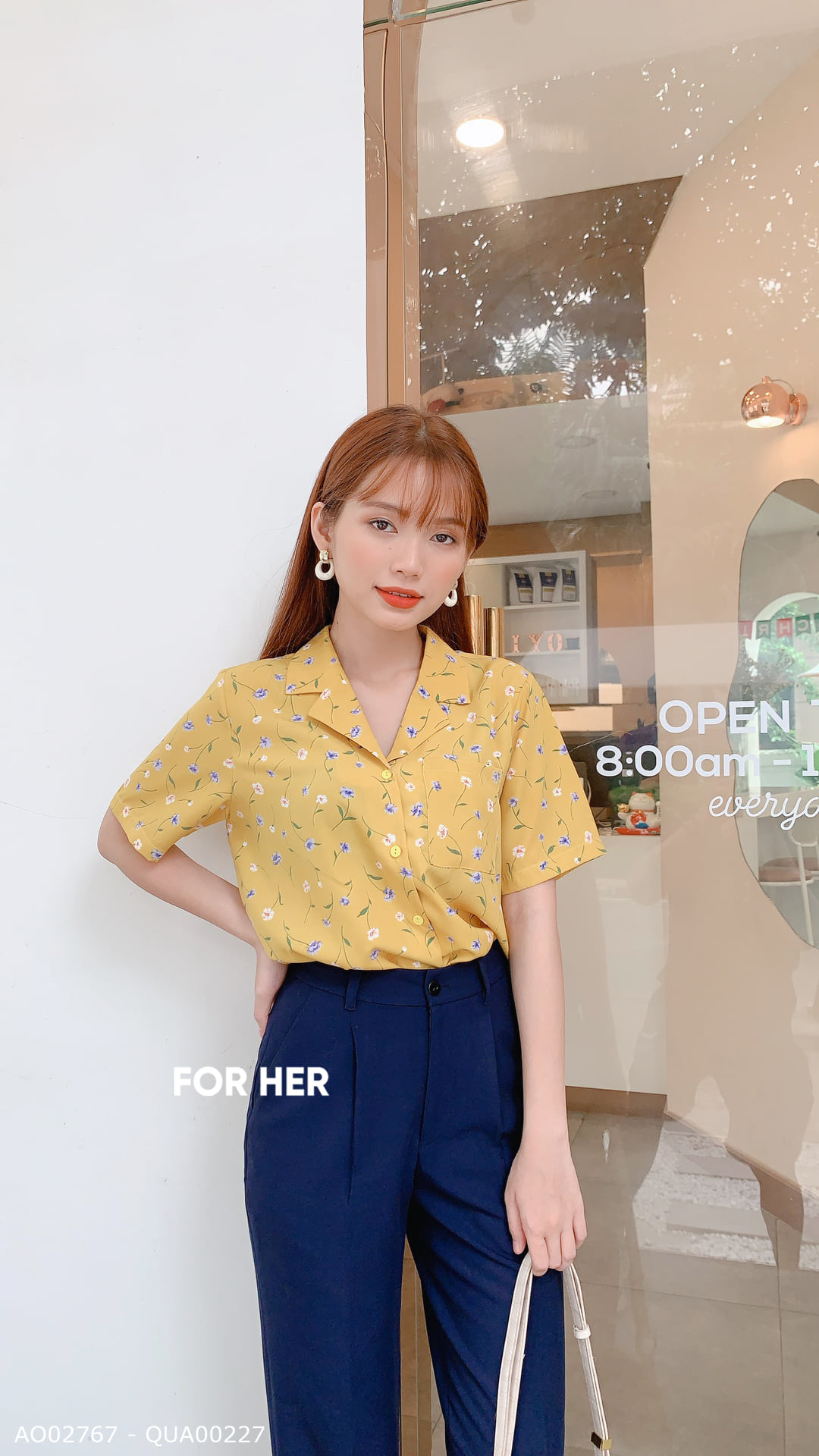 Áo tay ngắn vàng hoa tím