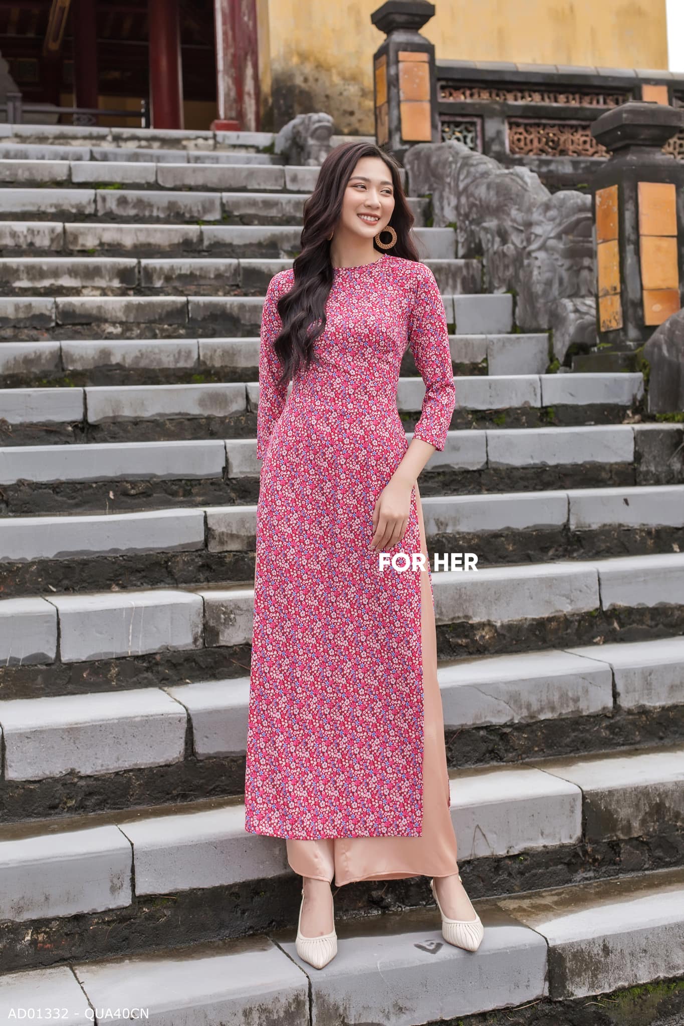Áo dài cổ tròn hoa nhí đỏ