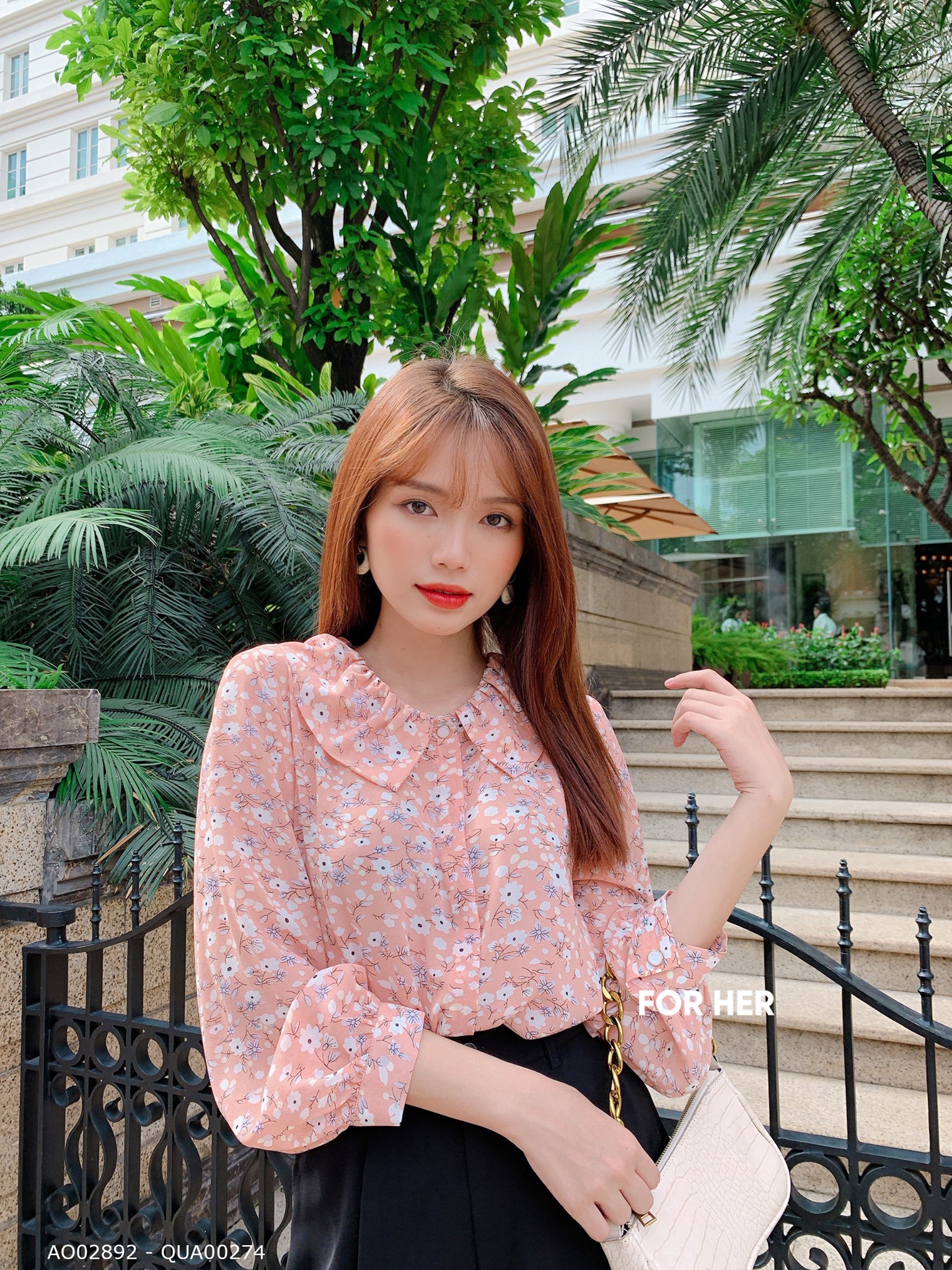 Áo cổ bèo tròn hoa hồng