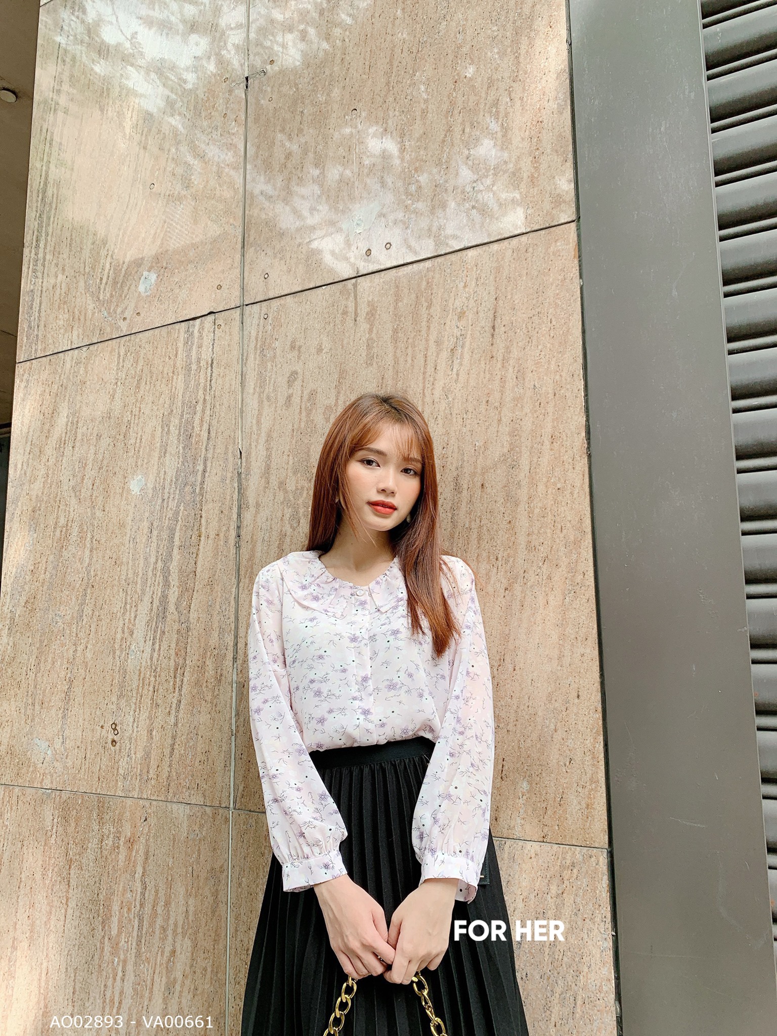 Áo cổ bèo tròn hoa tím