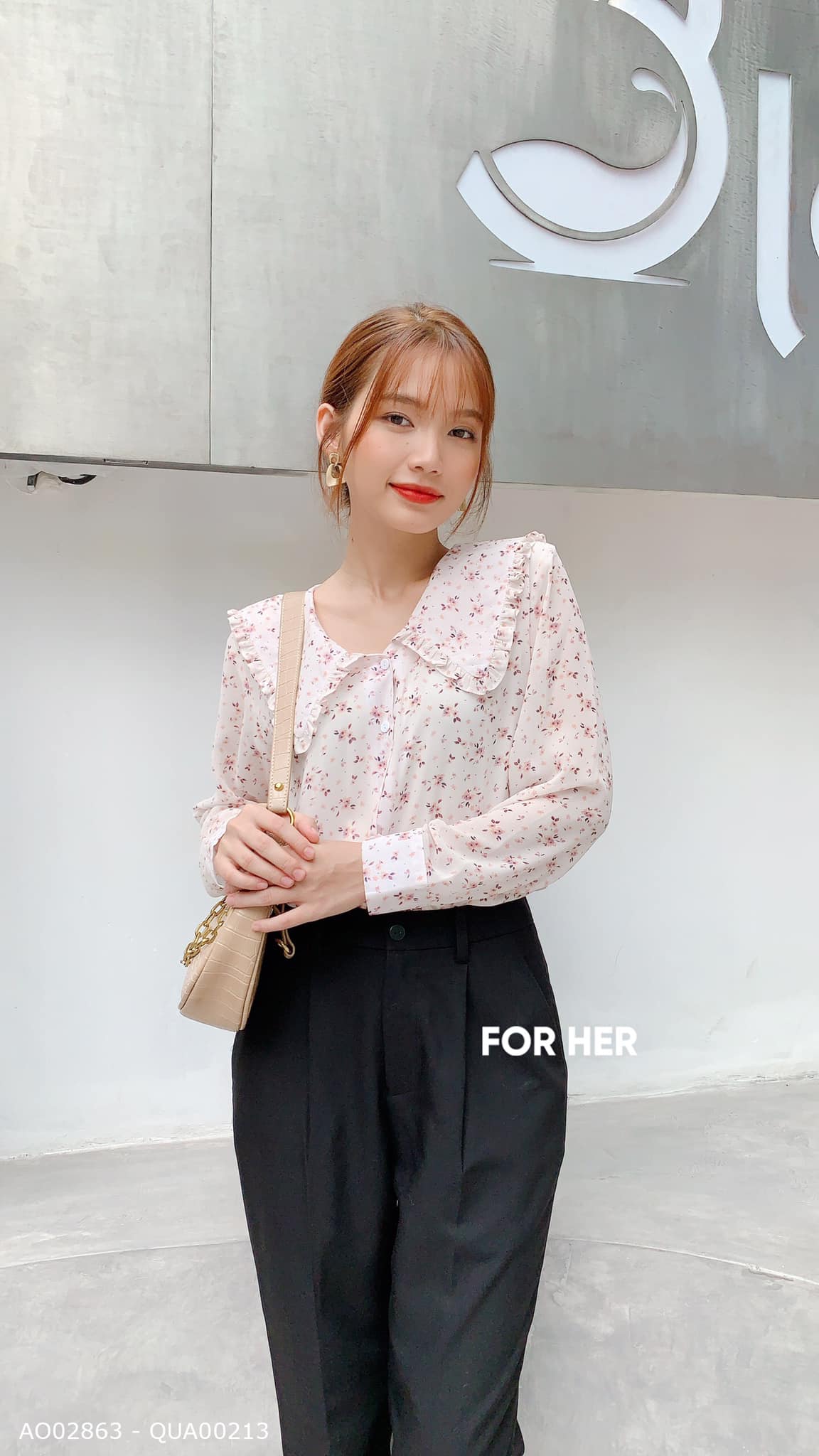 Áo cổ V phối bèo hoa hồng
