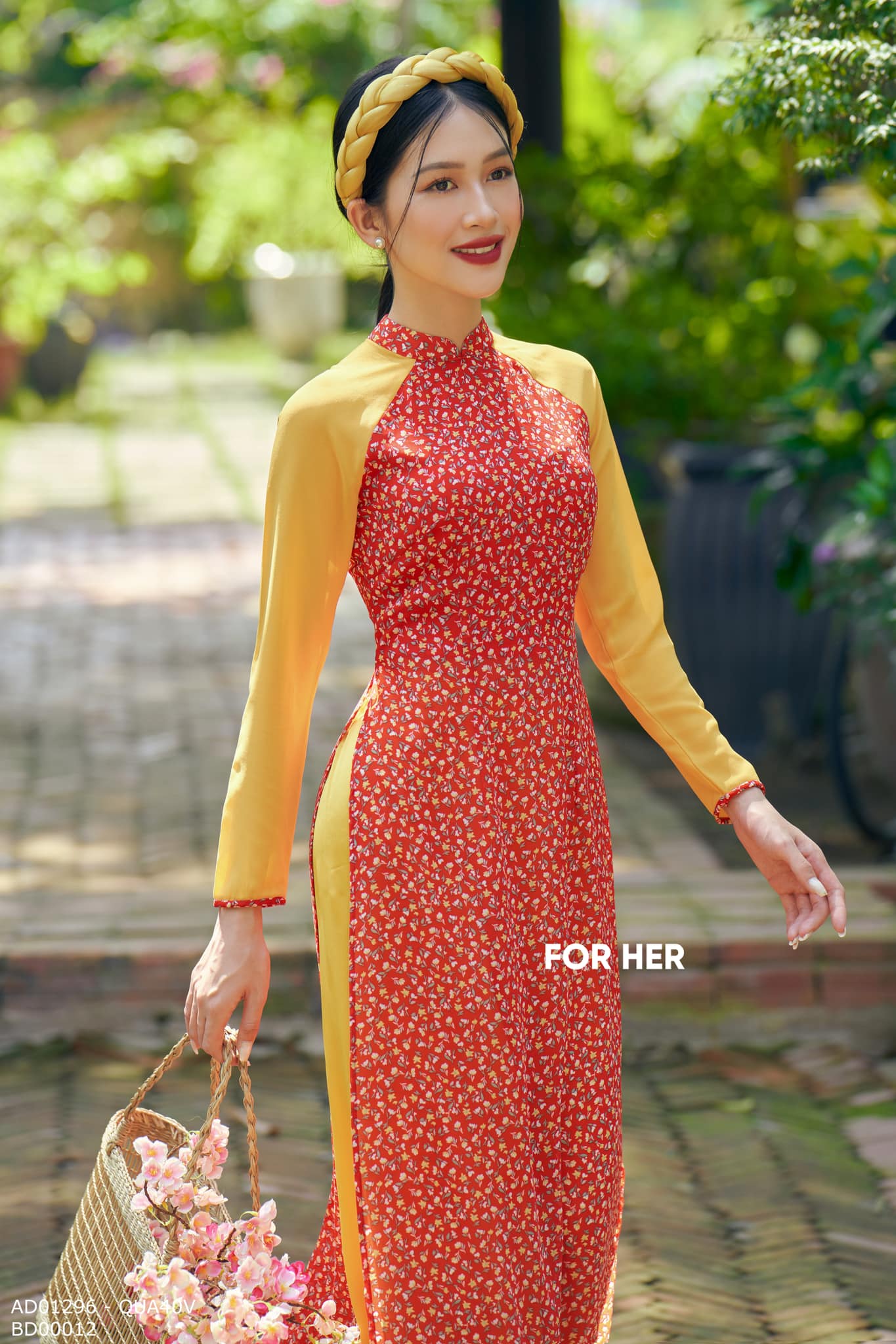 Áo dài phối tay đỏ hoa trắng
