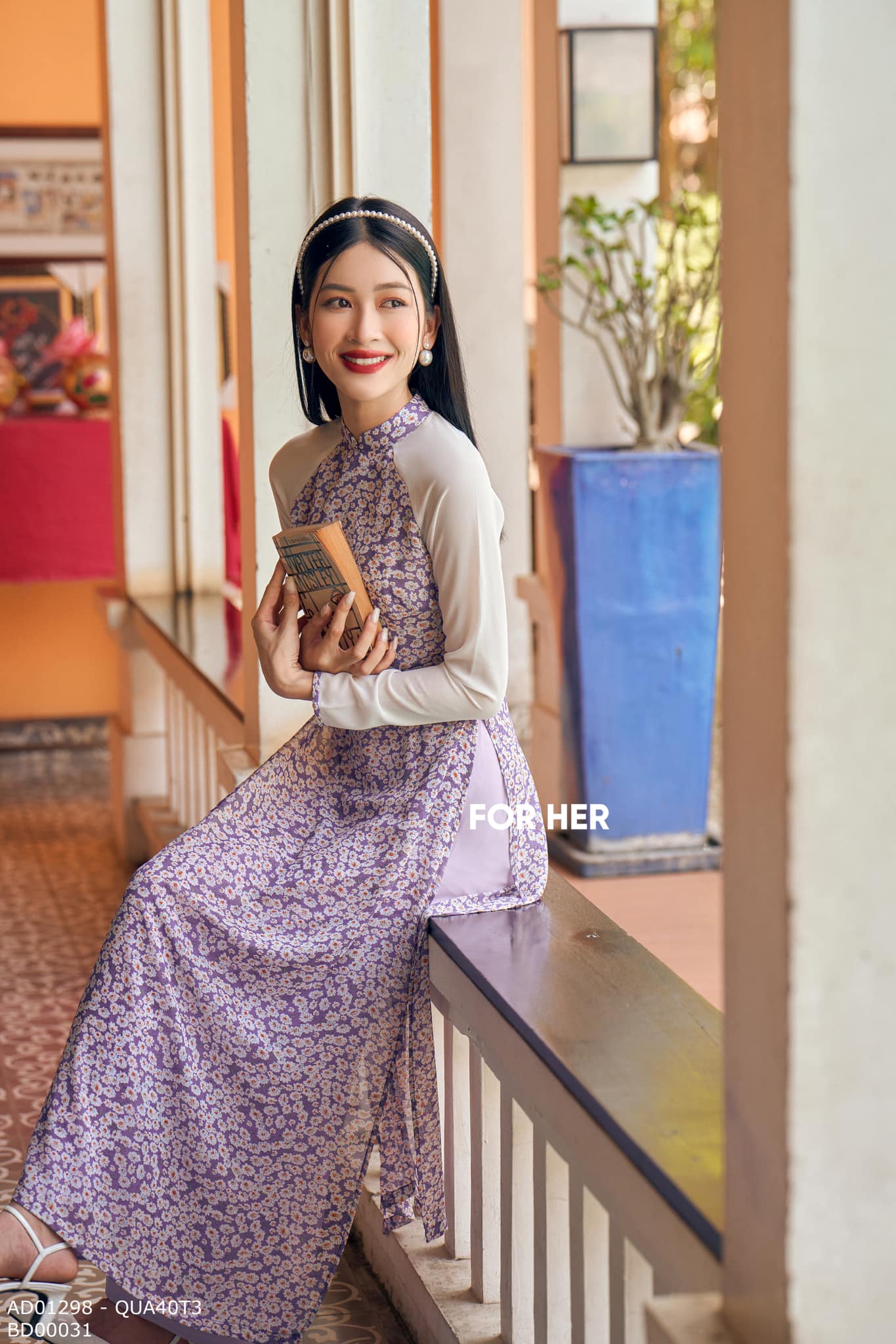 Áo dài phối tay tím hoa trắng