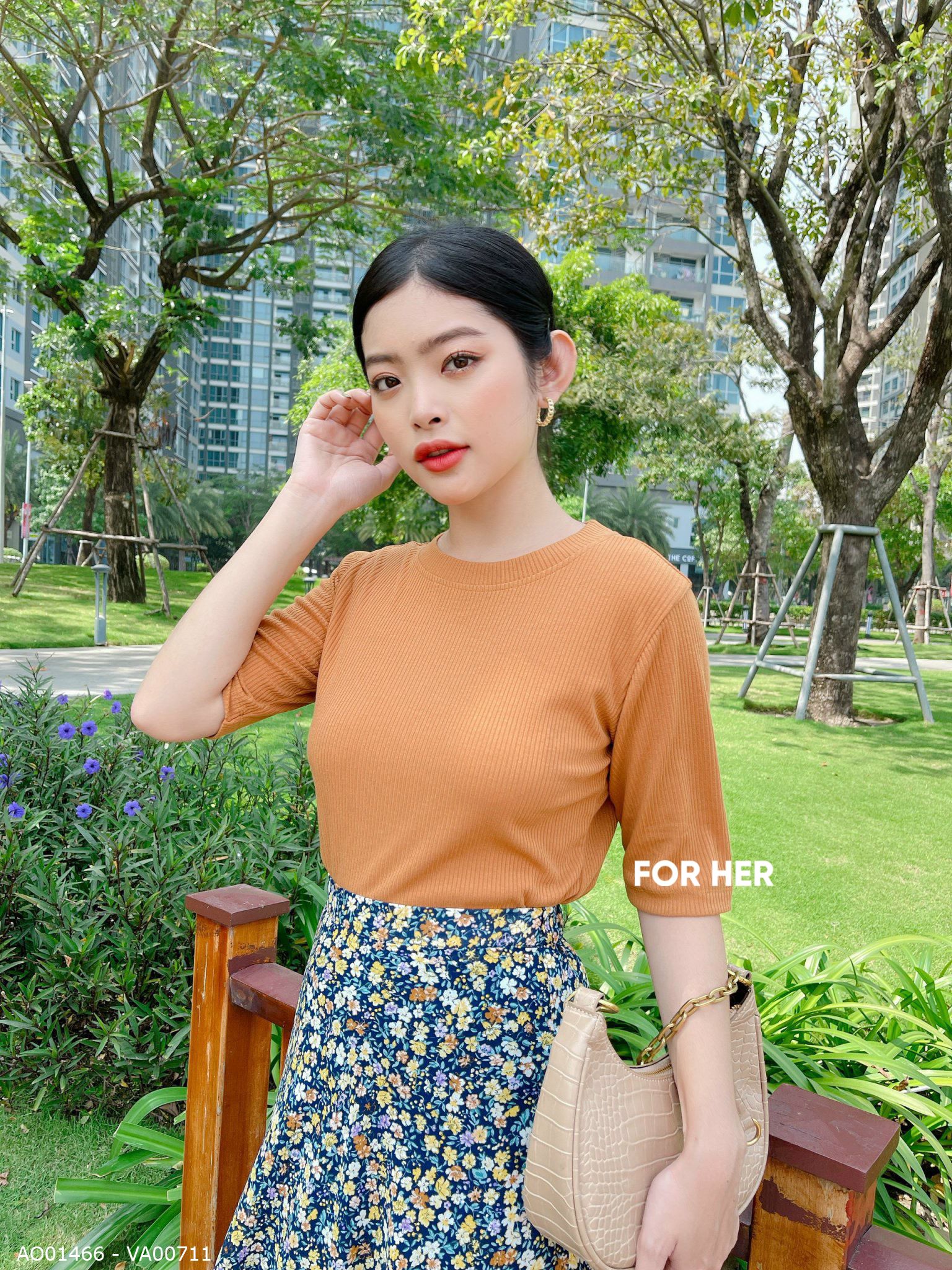 Áo thun gân nâu