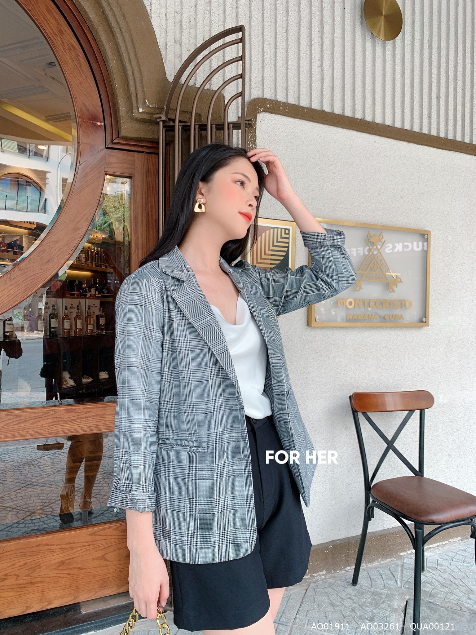 Áo vest sọc trắng đen