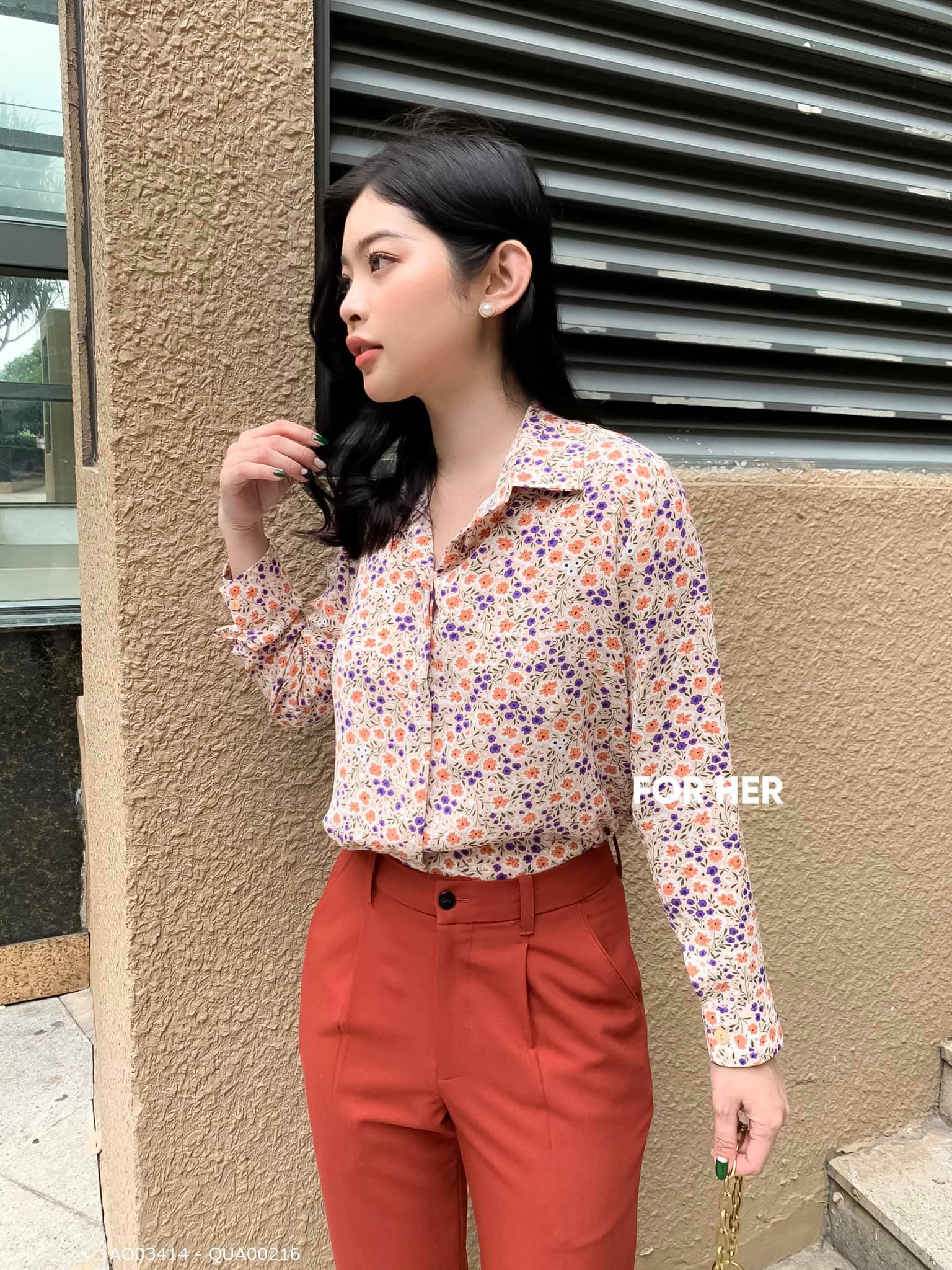 Áo tay dài trắng hoa to