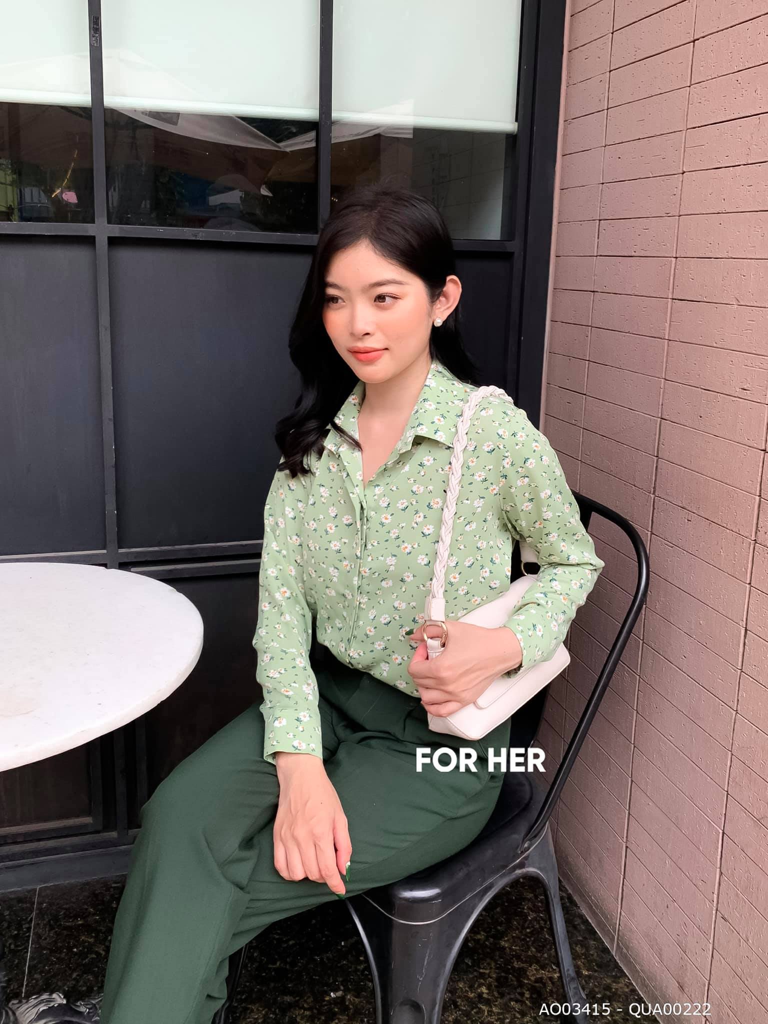 Áo tay dài xanh hoa trắng