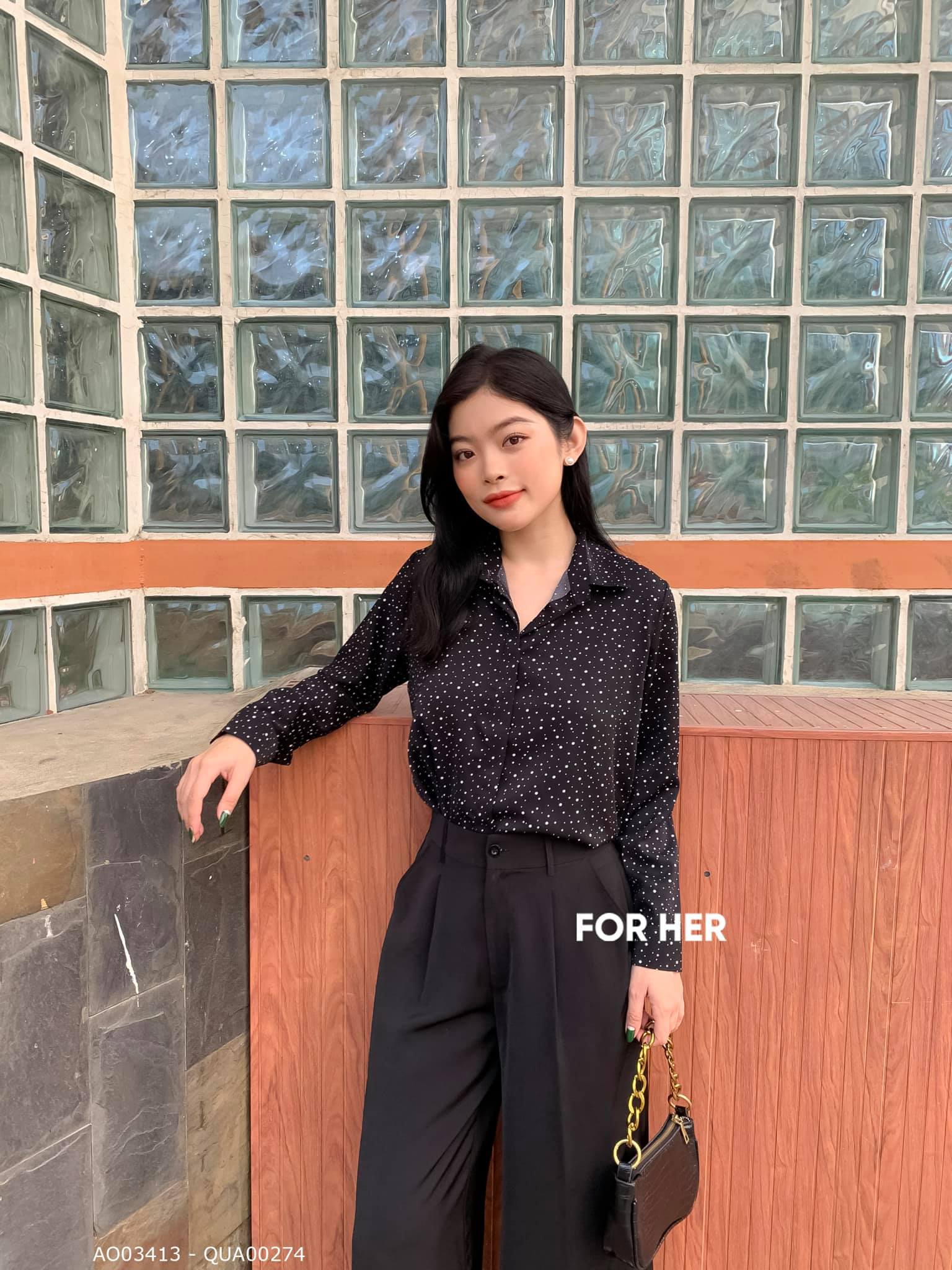 Áo tay dài đen bi trắng