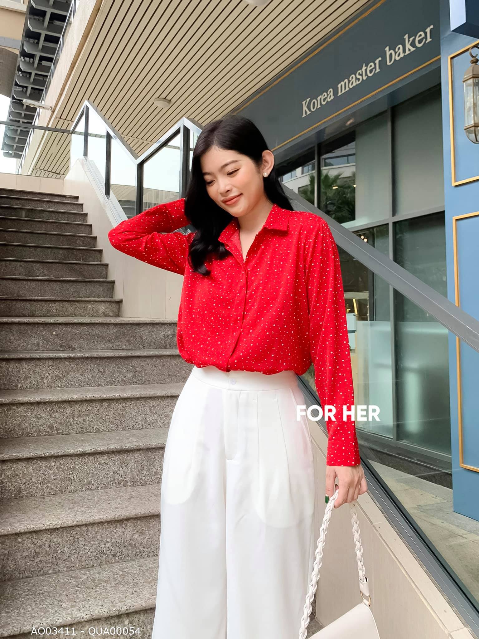 Áo tay dài đỏ bi trắng