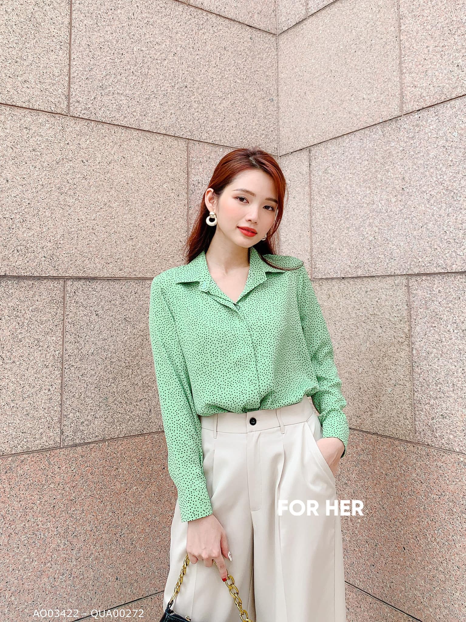 Áo tay dài chấm bi xanh
