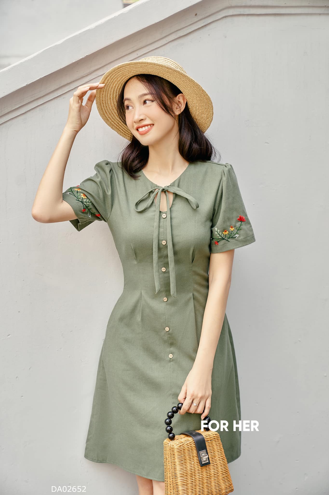 Đầm thêu cột nơ xanh rêu
