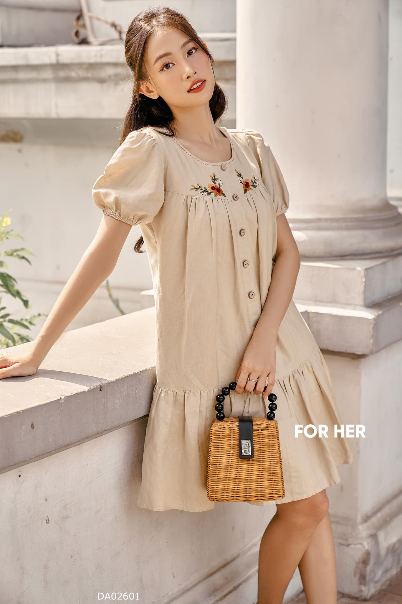 Đầm babydoll thêu kem