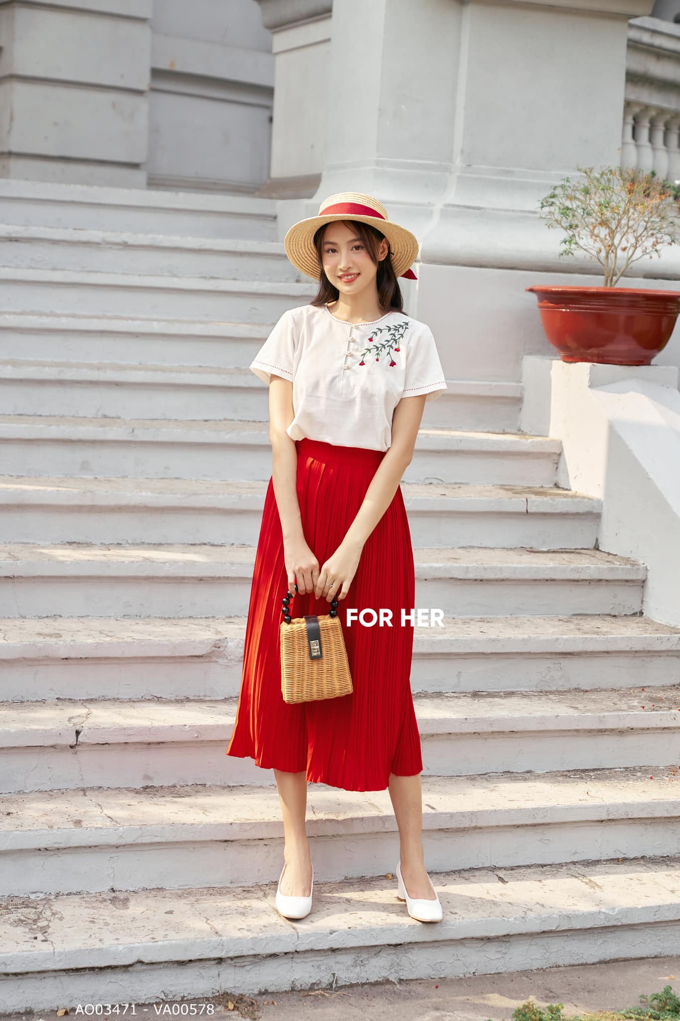 Áo thêu nút ngọc trắng