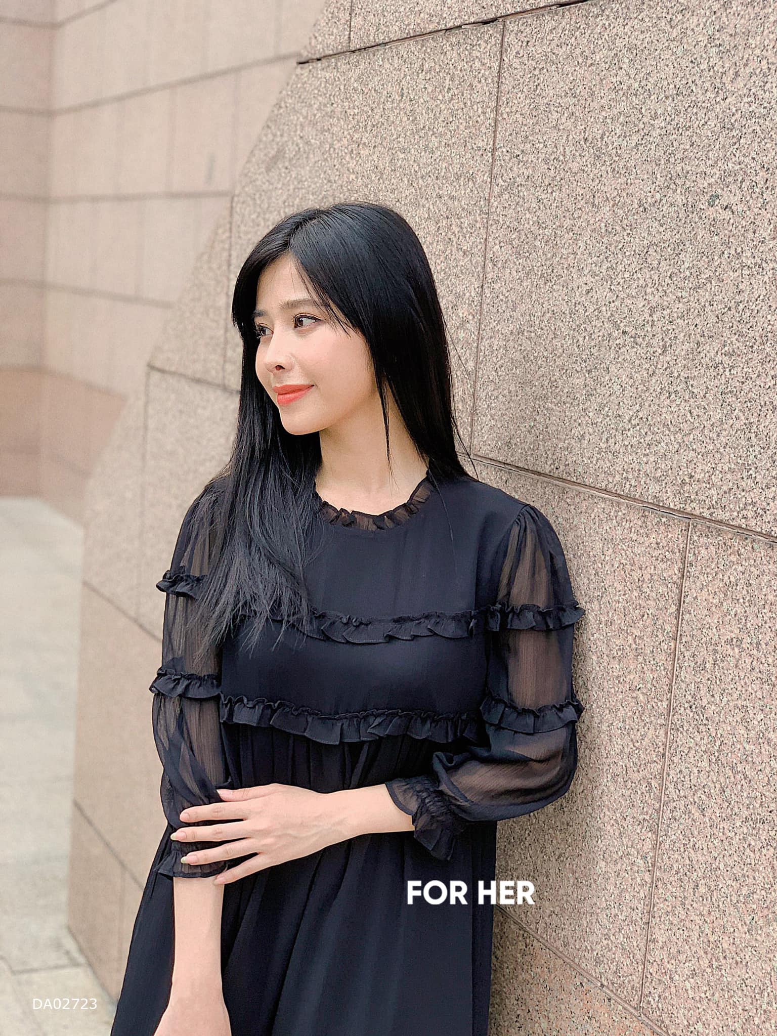 Đầm babydoll bèo ngang đen