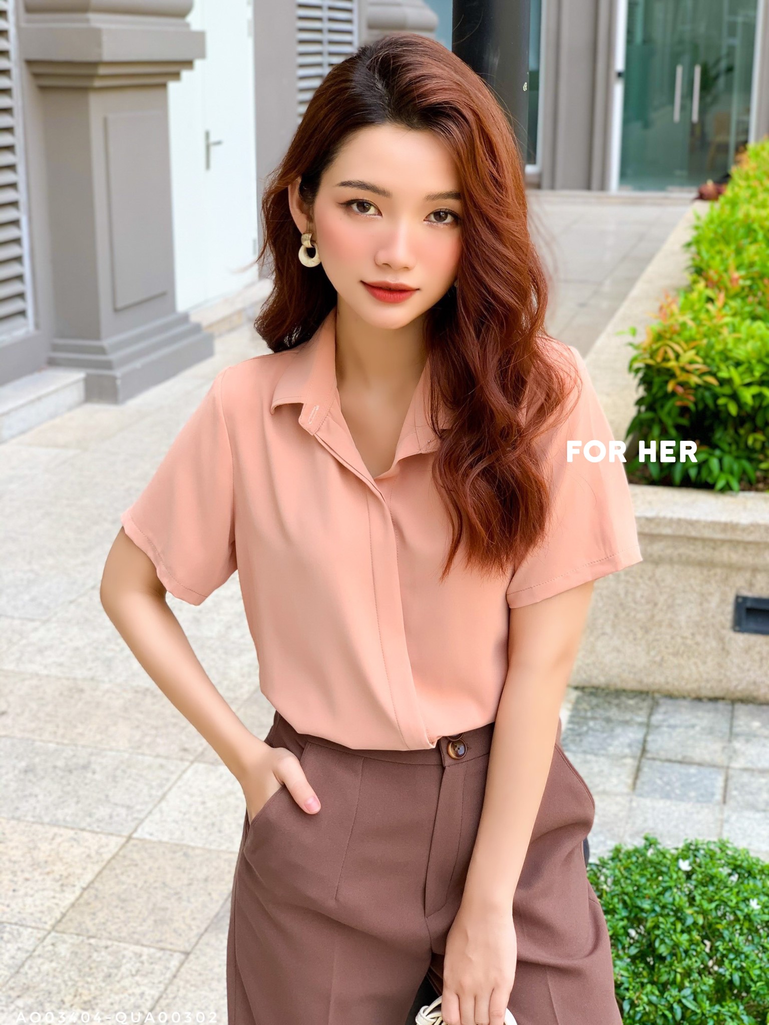 Áo tay ngắn giấu nút cam nude