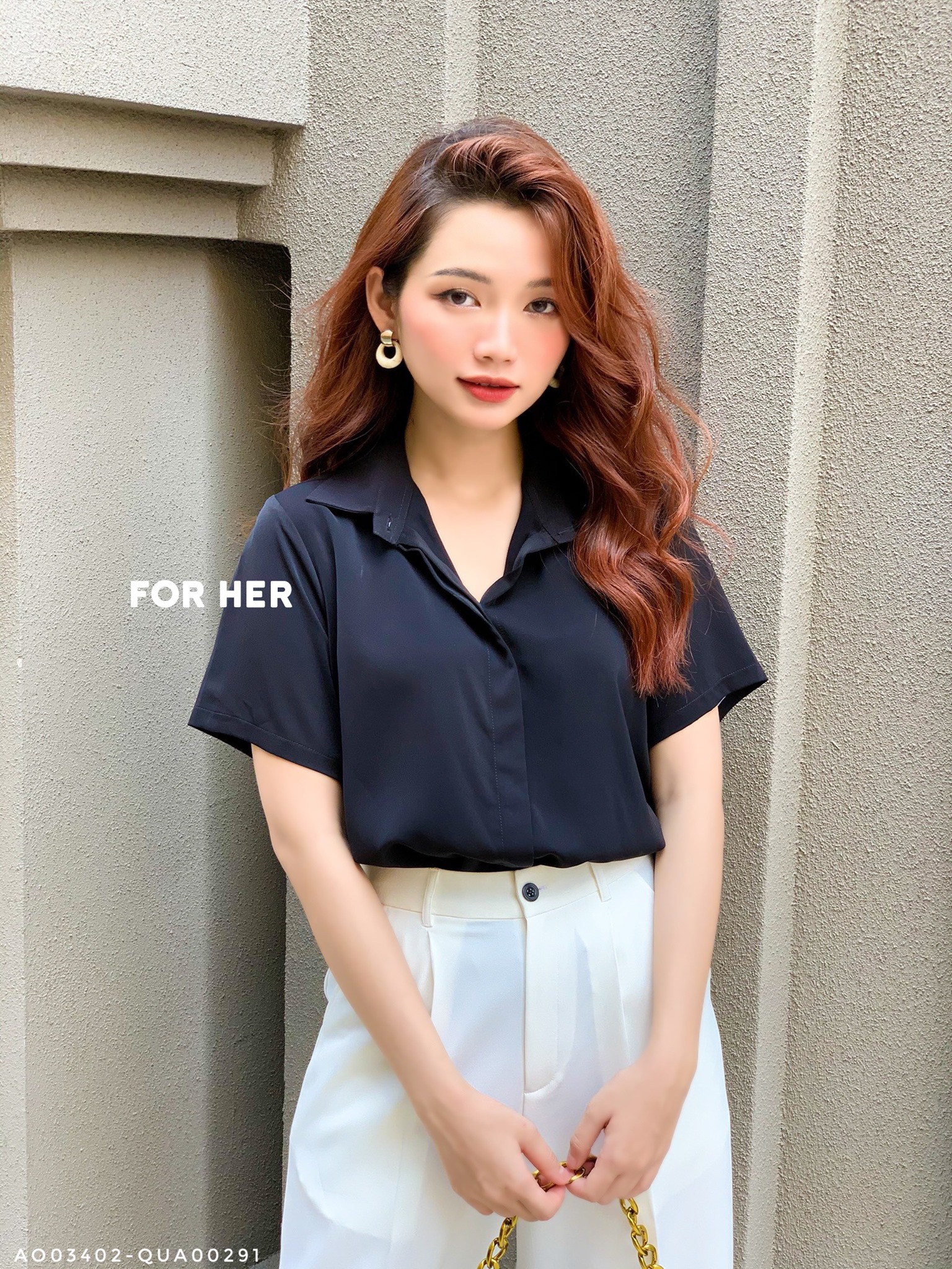 Áo tay ngắn giấu nút đen