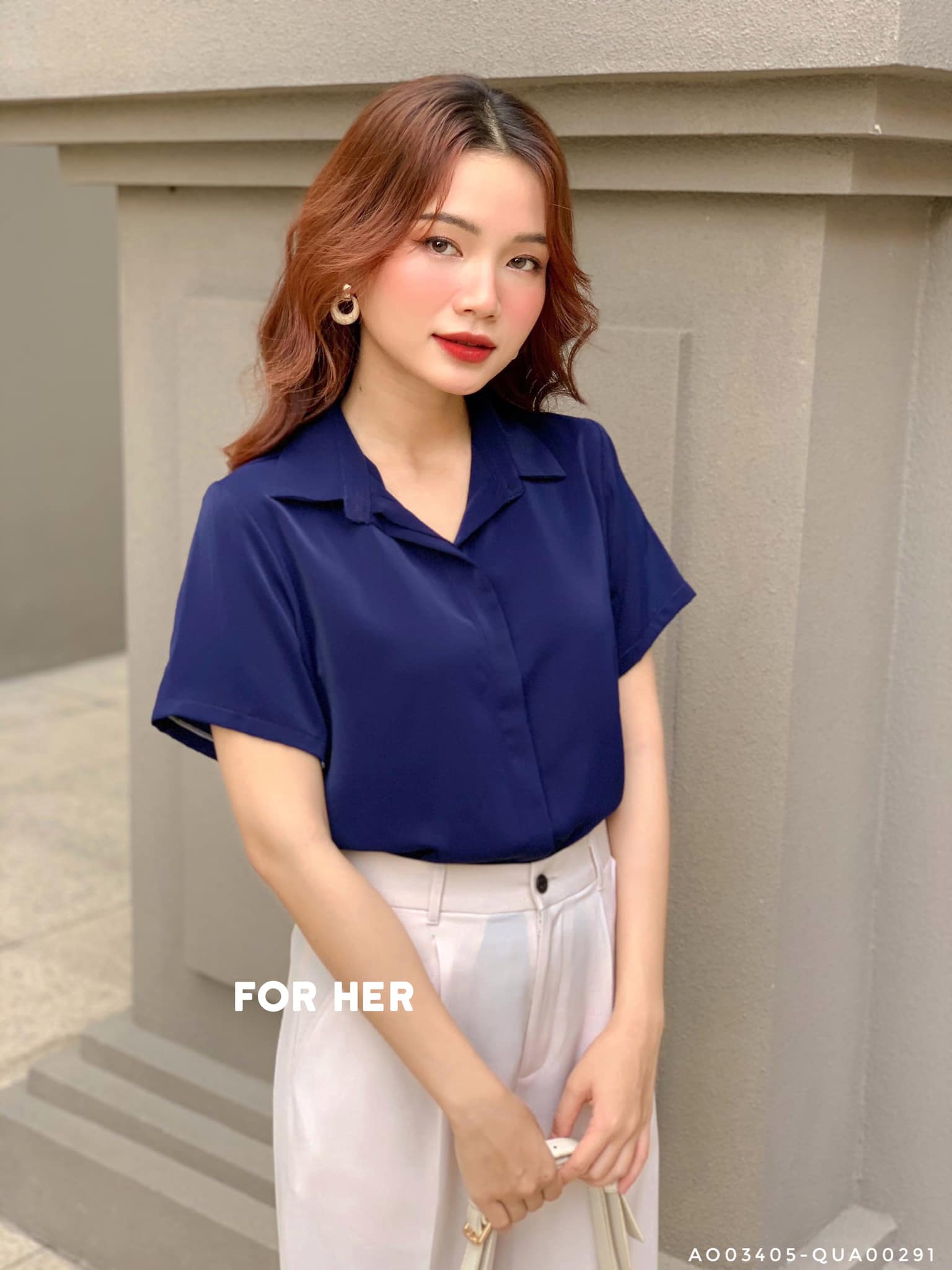 Áo tay ngắn giấu nút xanh đen