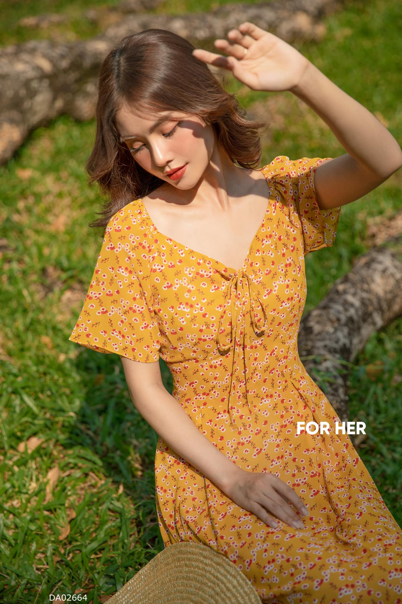 Đầm nhún vai vàng