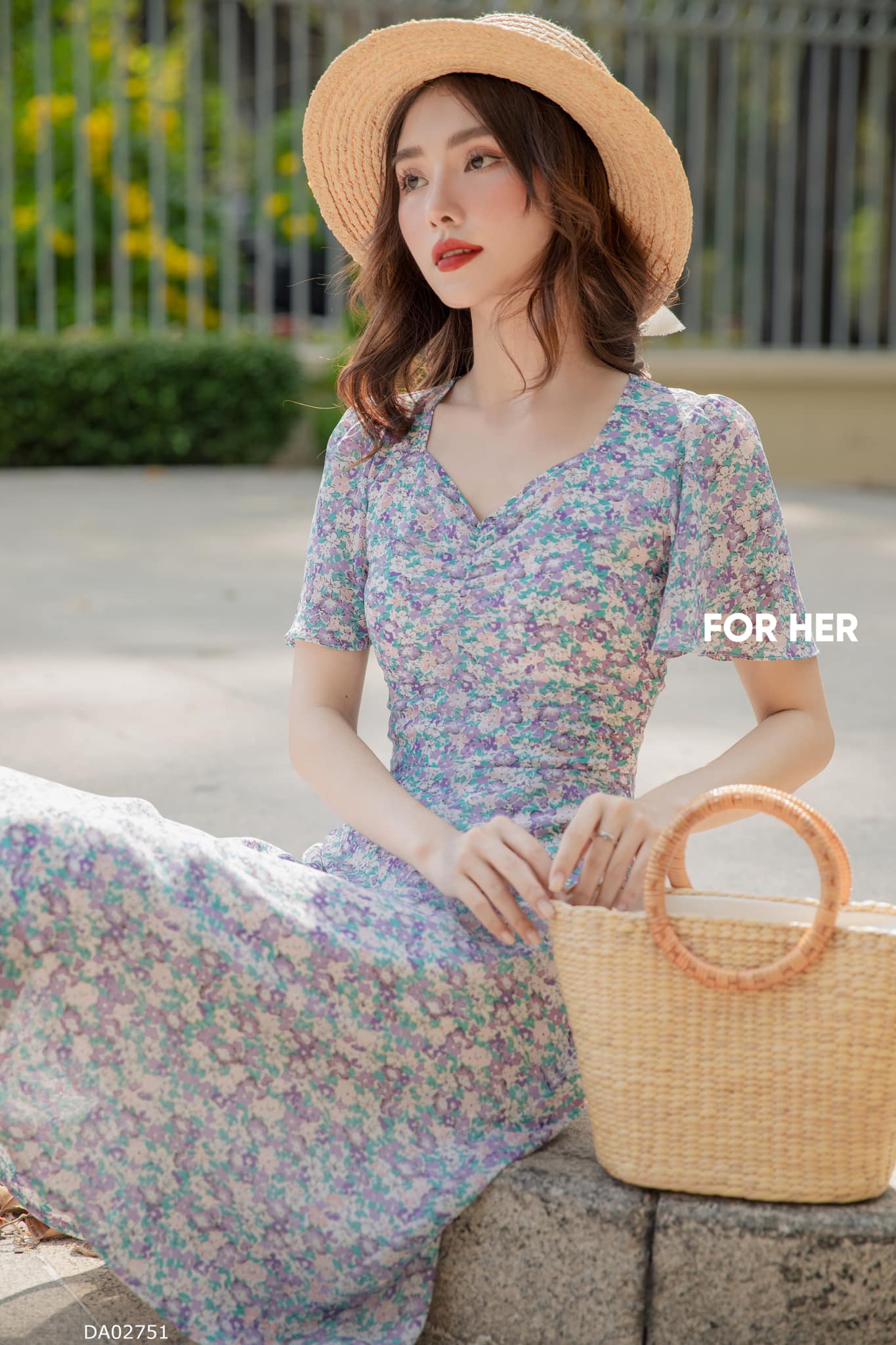 Đầm nhún ngực tay loe tím
