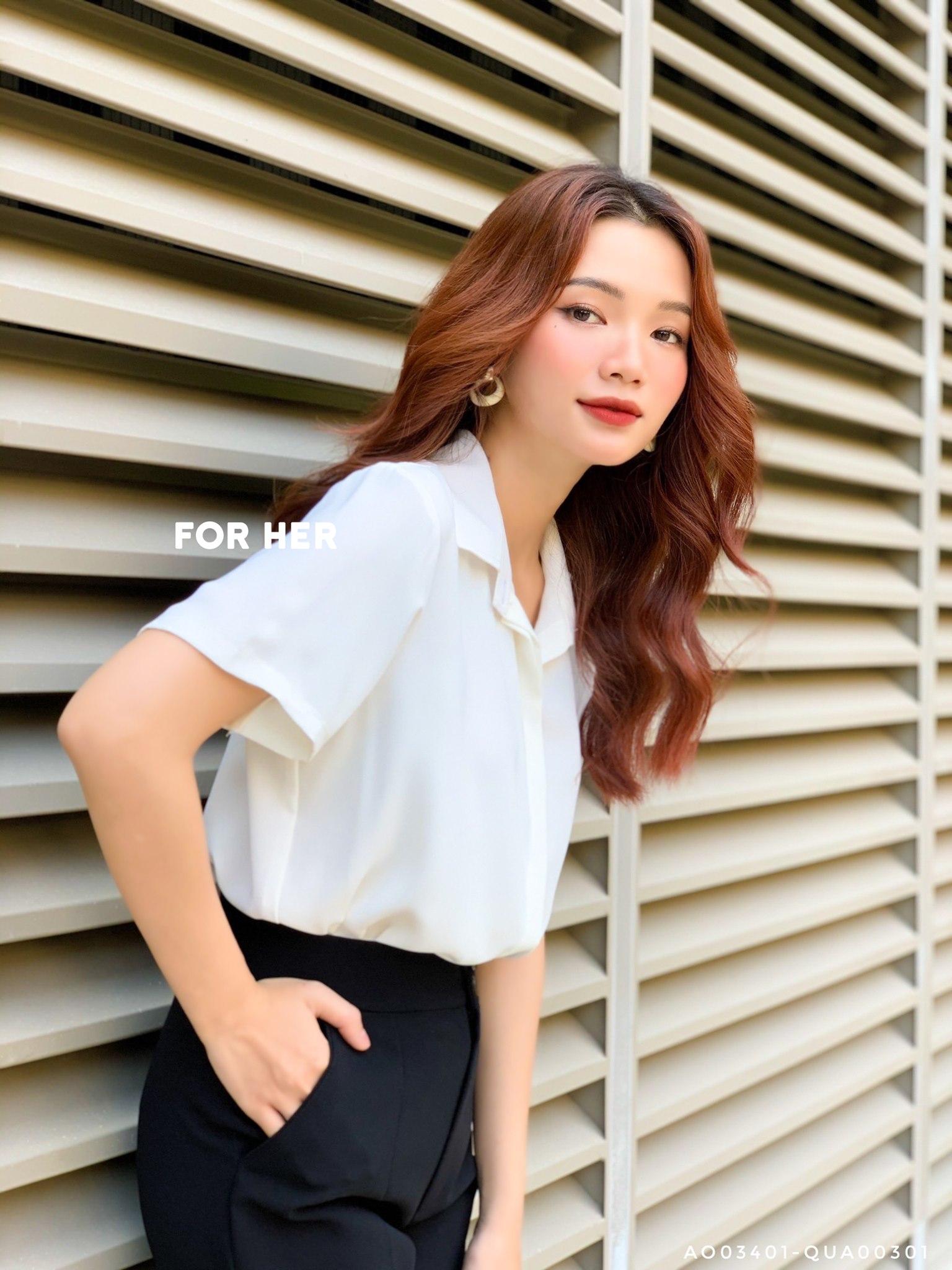 Áo tay ngắn giấu nút trắng