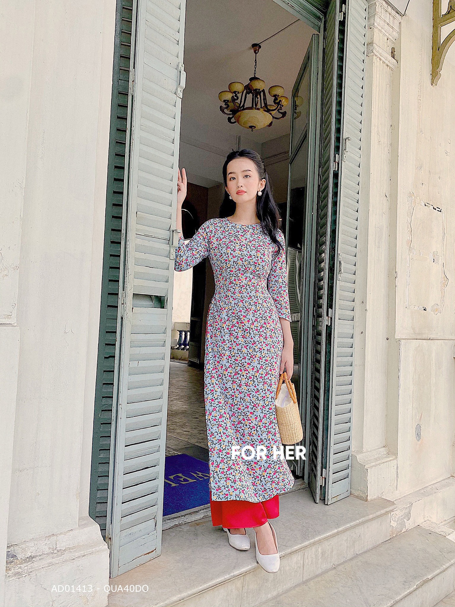 Áo dài cổ tròn xanh hoa đỏ
