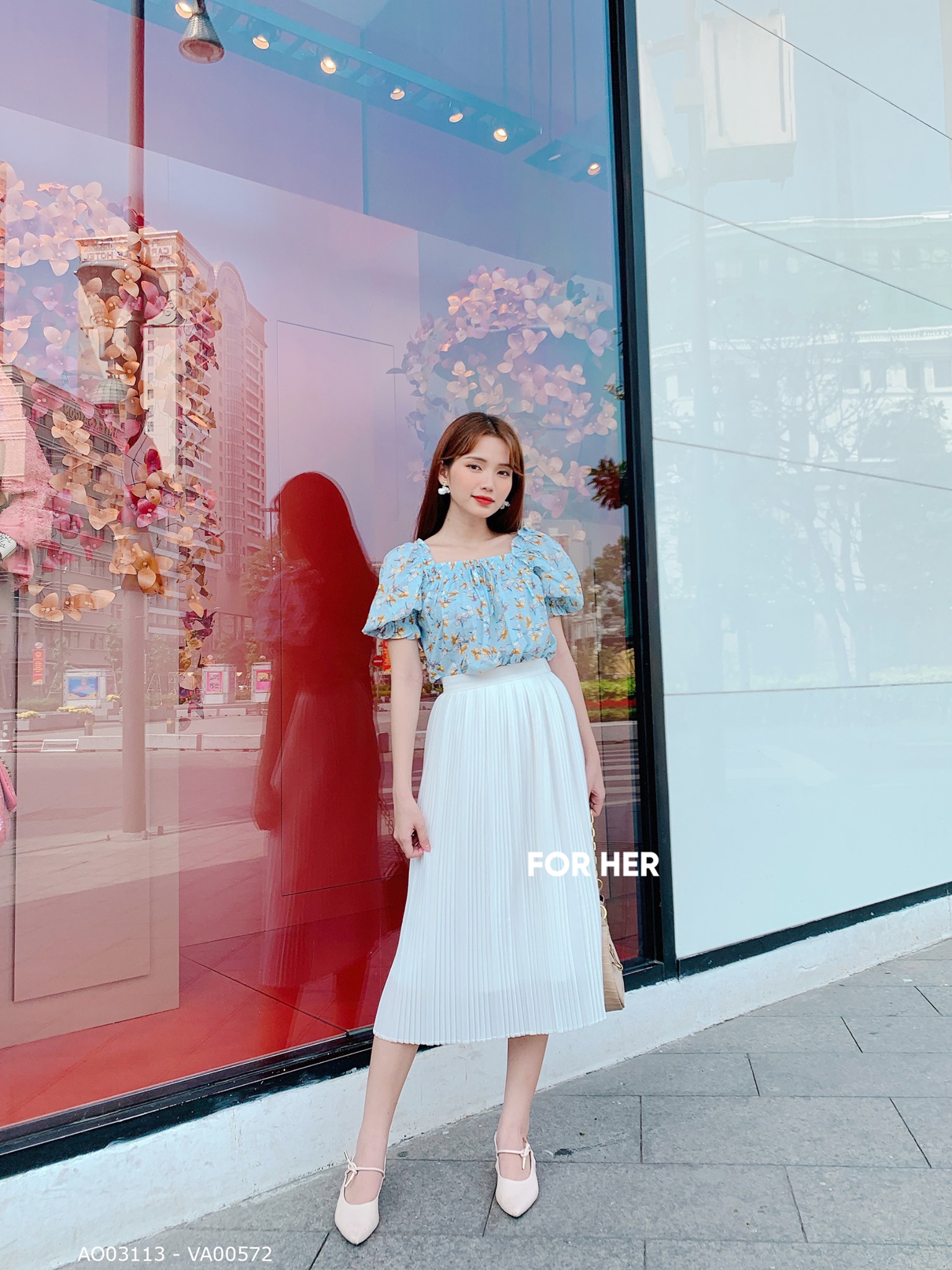 Chân váy xếp ly trắng