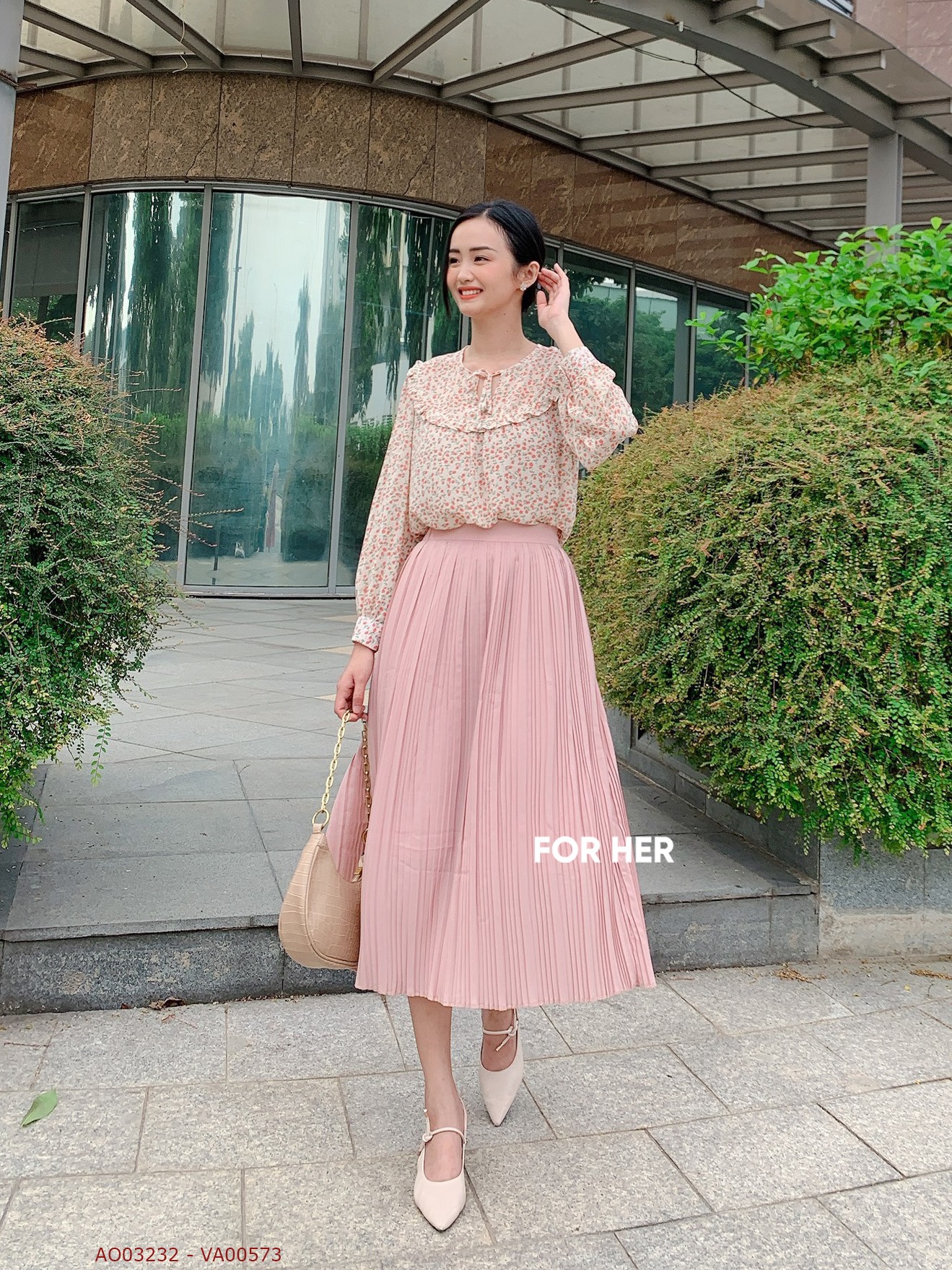 Chân váy xếp ly hồng