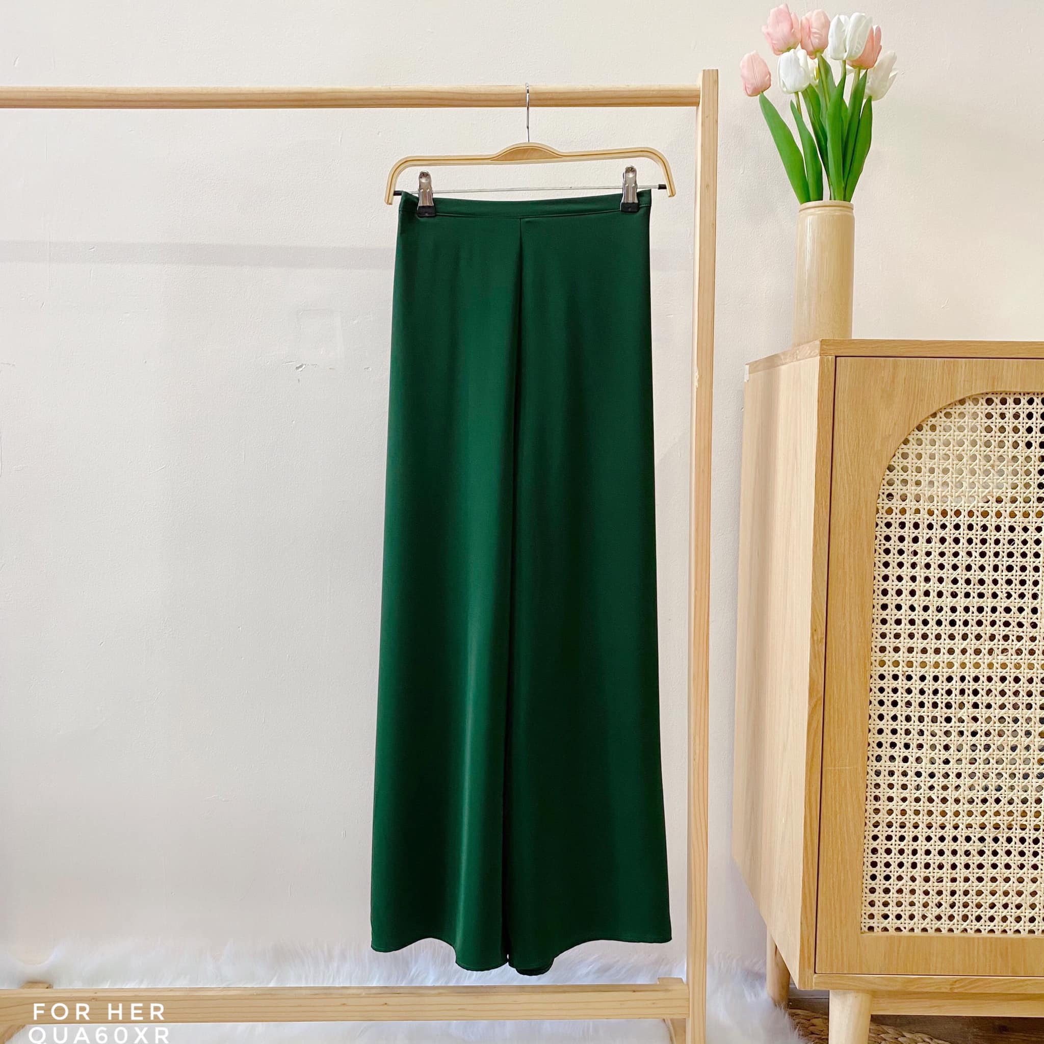Quần áo dài xanh rêu