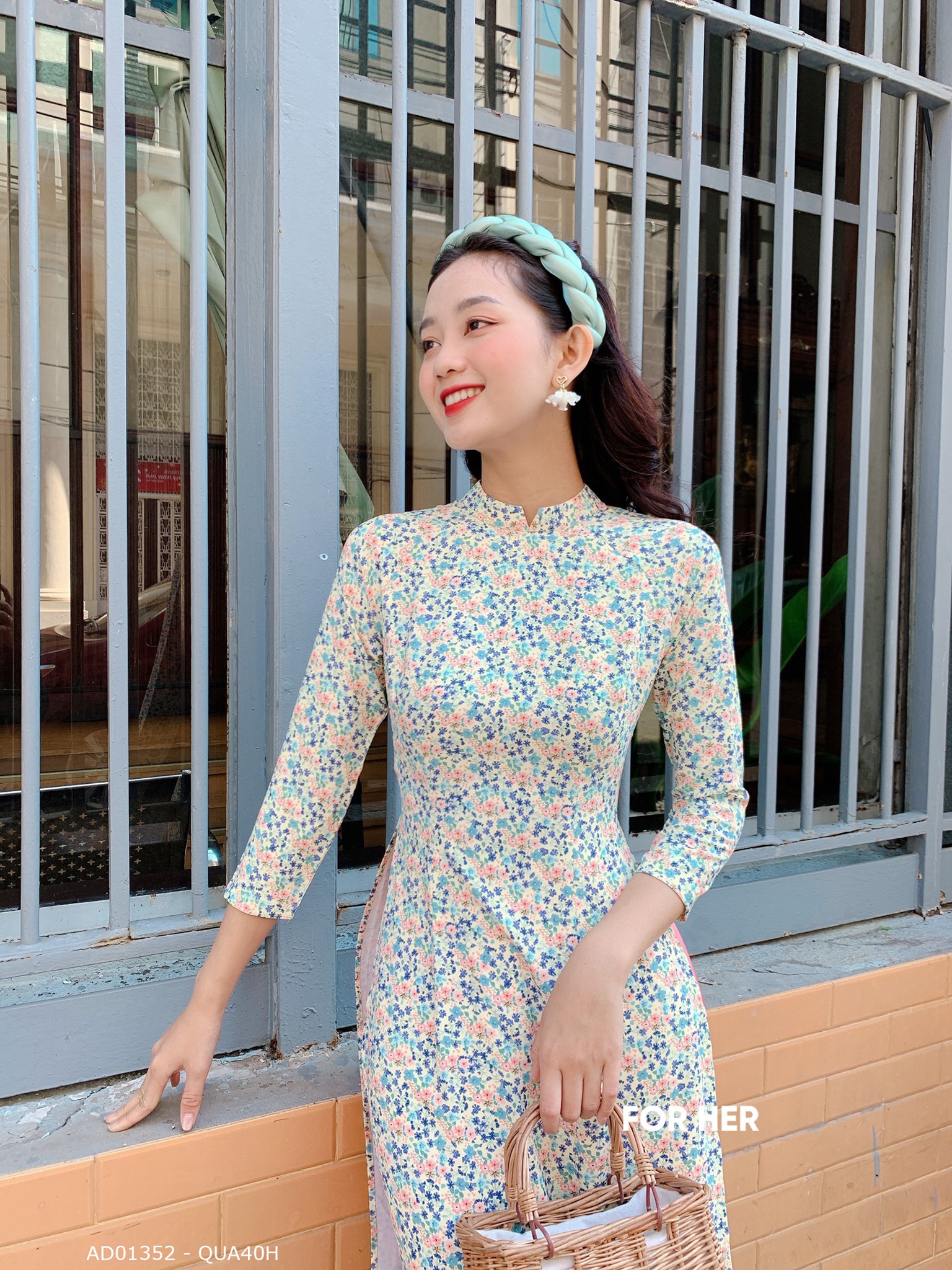 Áo dài xanh hoa hồng