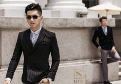 Vest màu trầm cho quý ông công sở