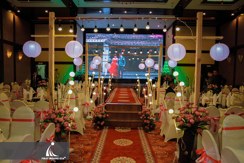 Trang trí lối lên sân khấu