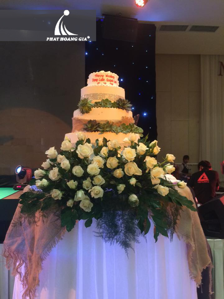 trang trí bánh cưới