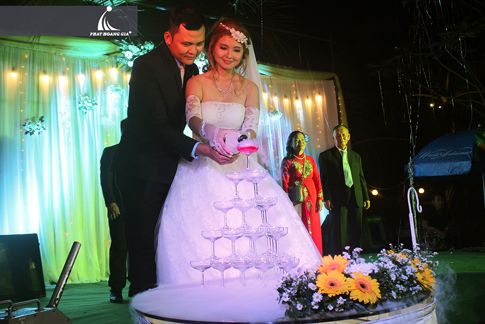 trang trí tiệc cưới ngoài trời