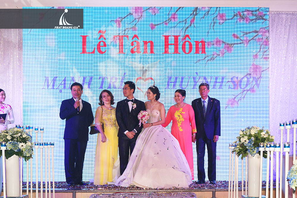 trang trí tiệc cưới ngoài trời